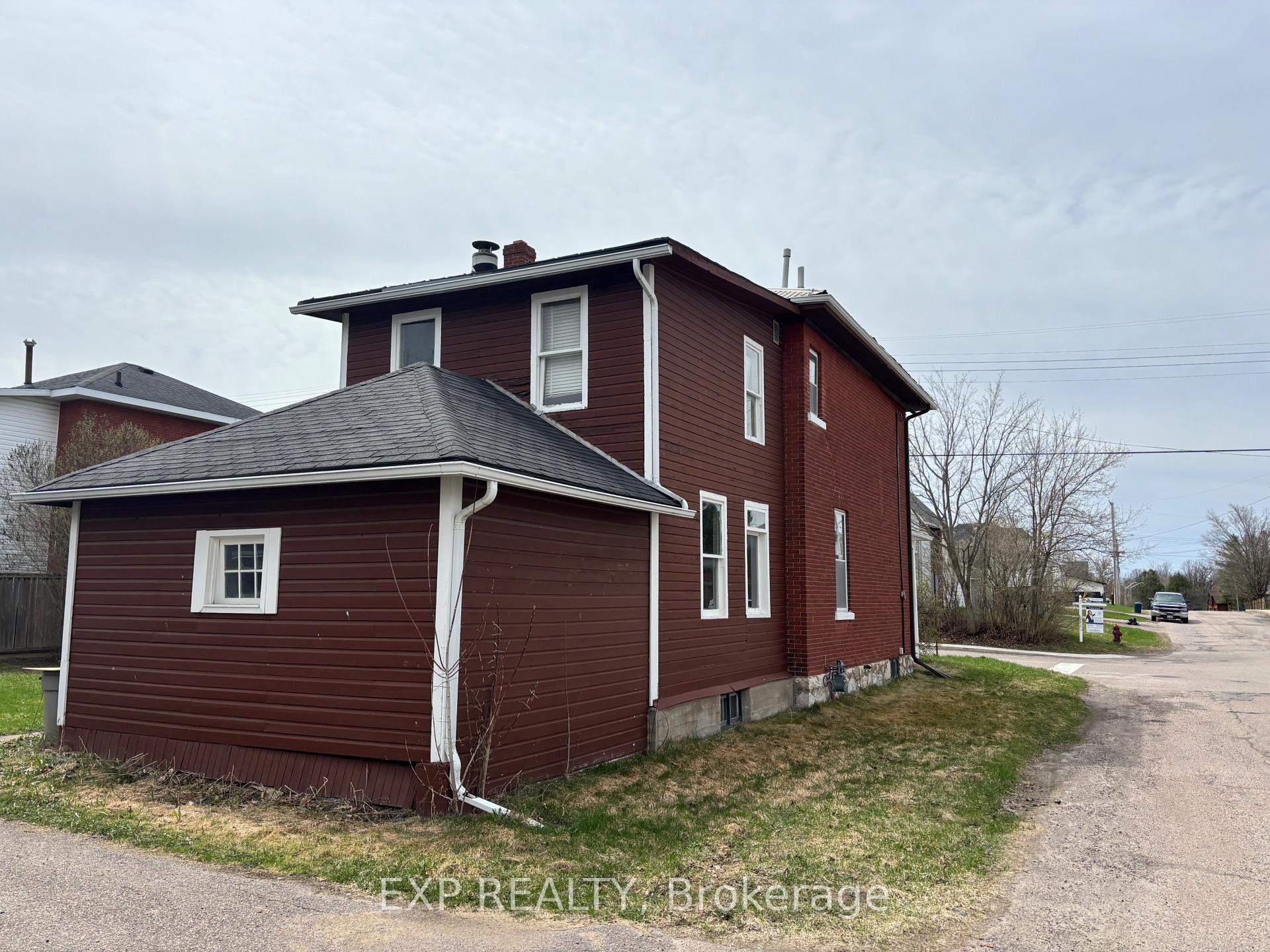Photo 5 of 83 Queen Street S, Renfrew — HOMEH