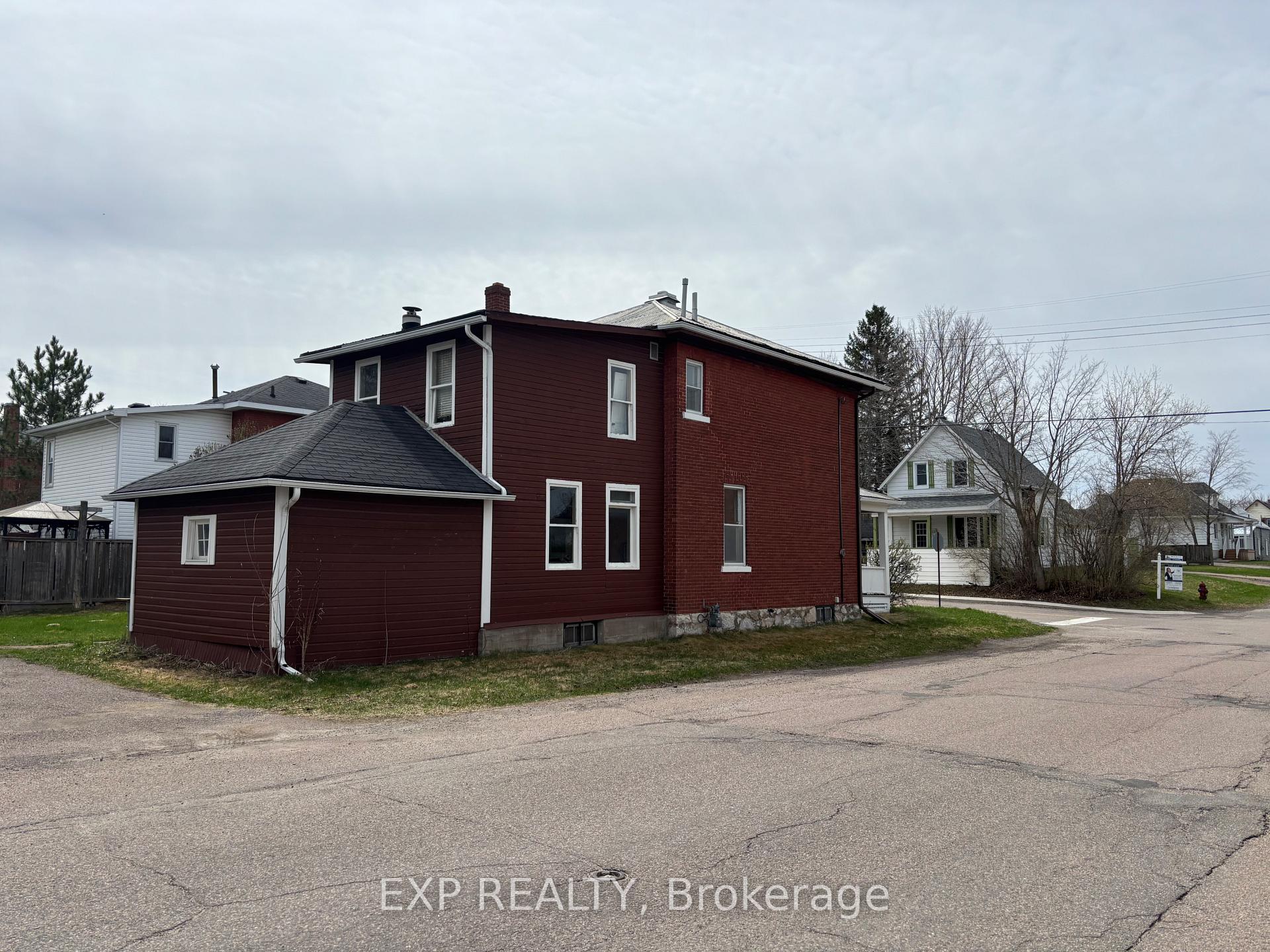 Photo 6 of 83 Queen Street S, Renfrew — HOMEH