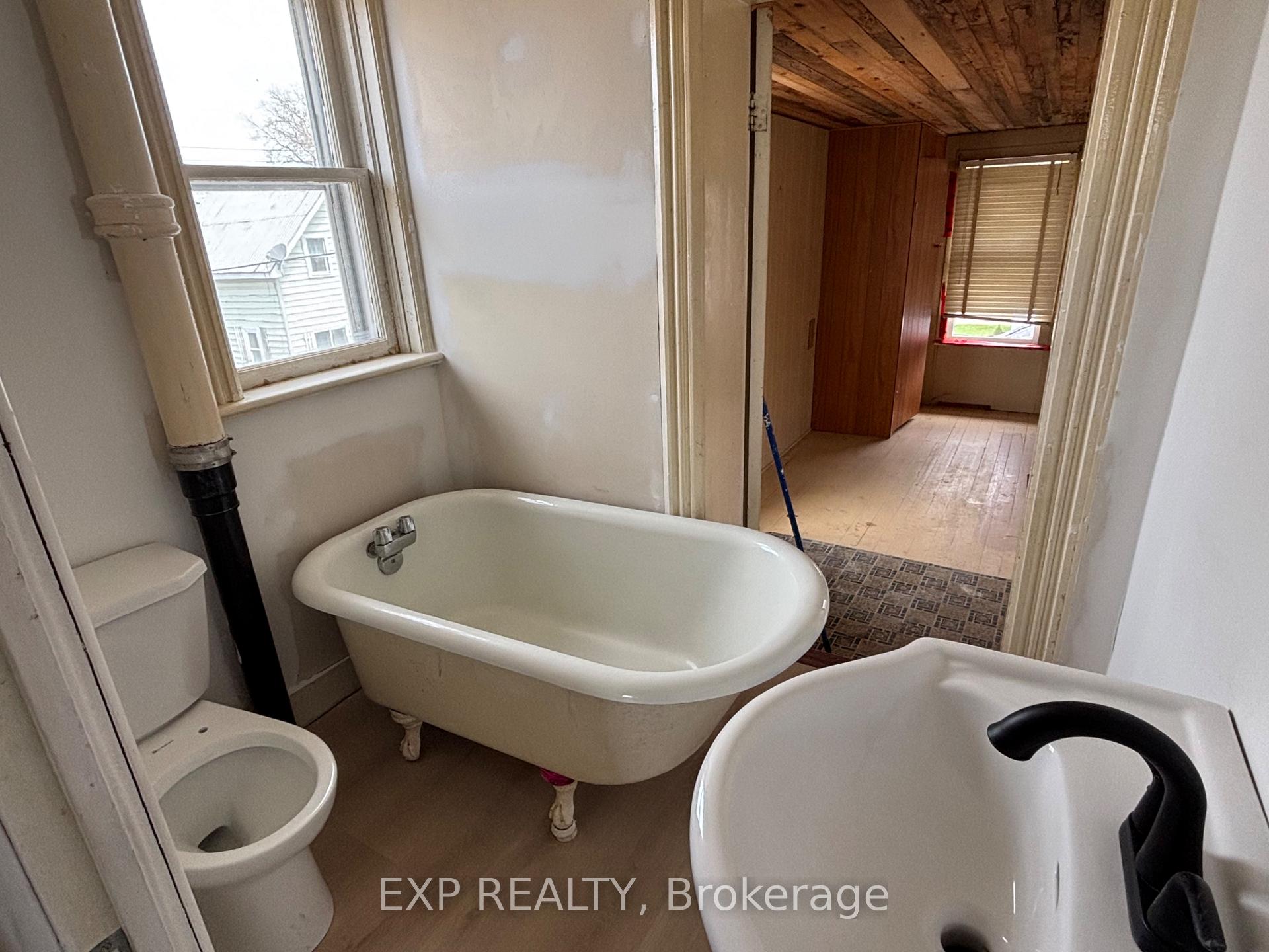 Photo 16 of 83 Queen Street S, Renfrew — HOMEH