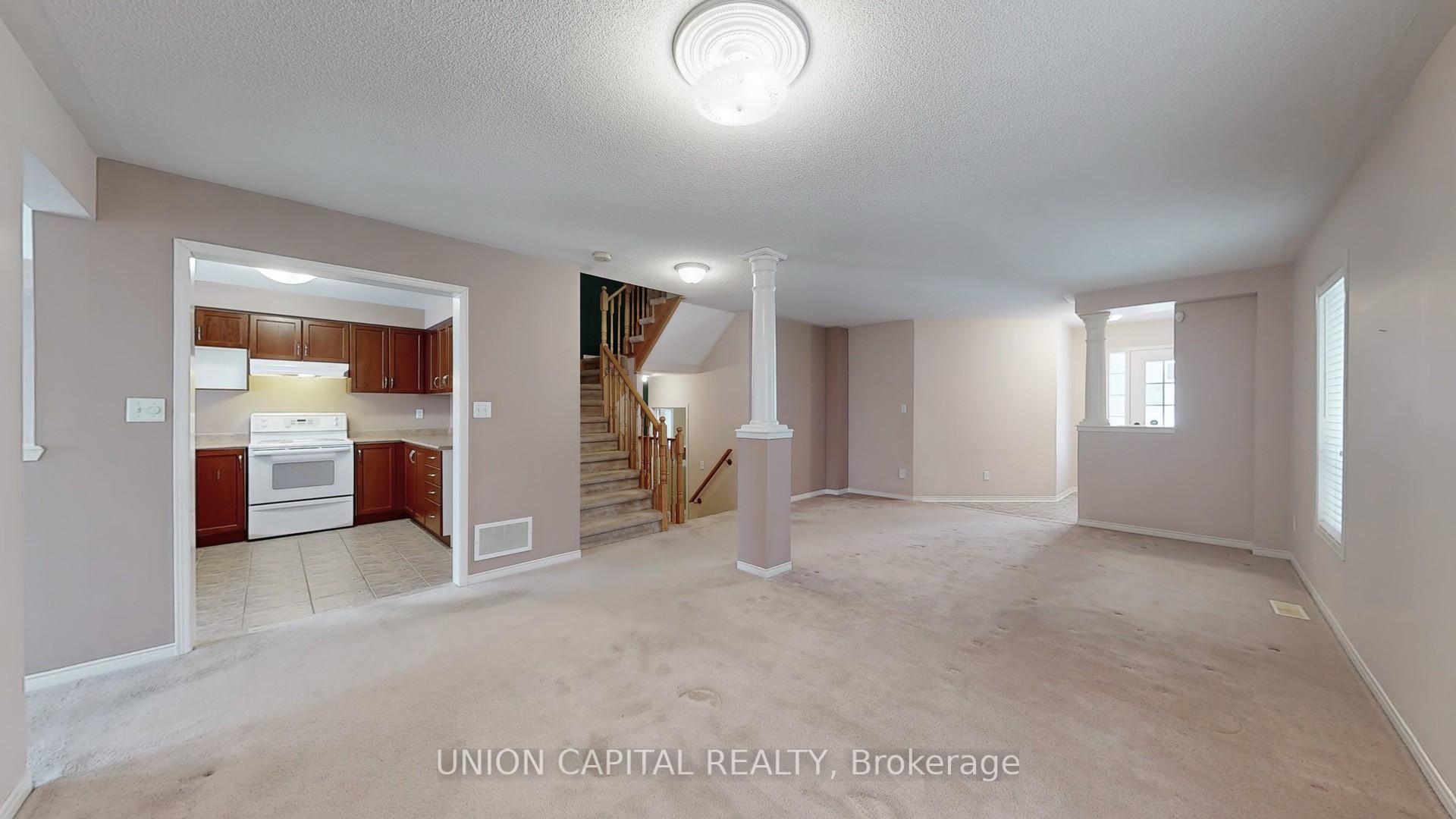 Photo 3 of 731 Brasswinds Trail, Oshawa, Pinecrest — HOMEH