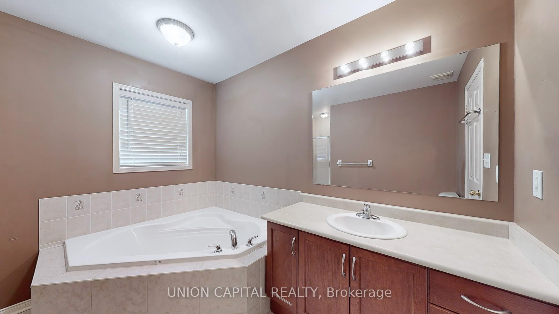 Photo 10 of 731 Brasswinds Trail, Oshawa, Pinecrest — HOMEH