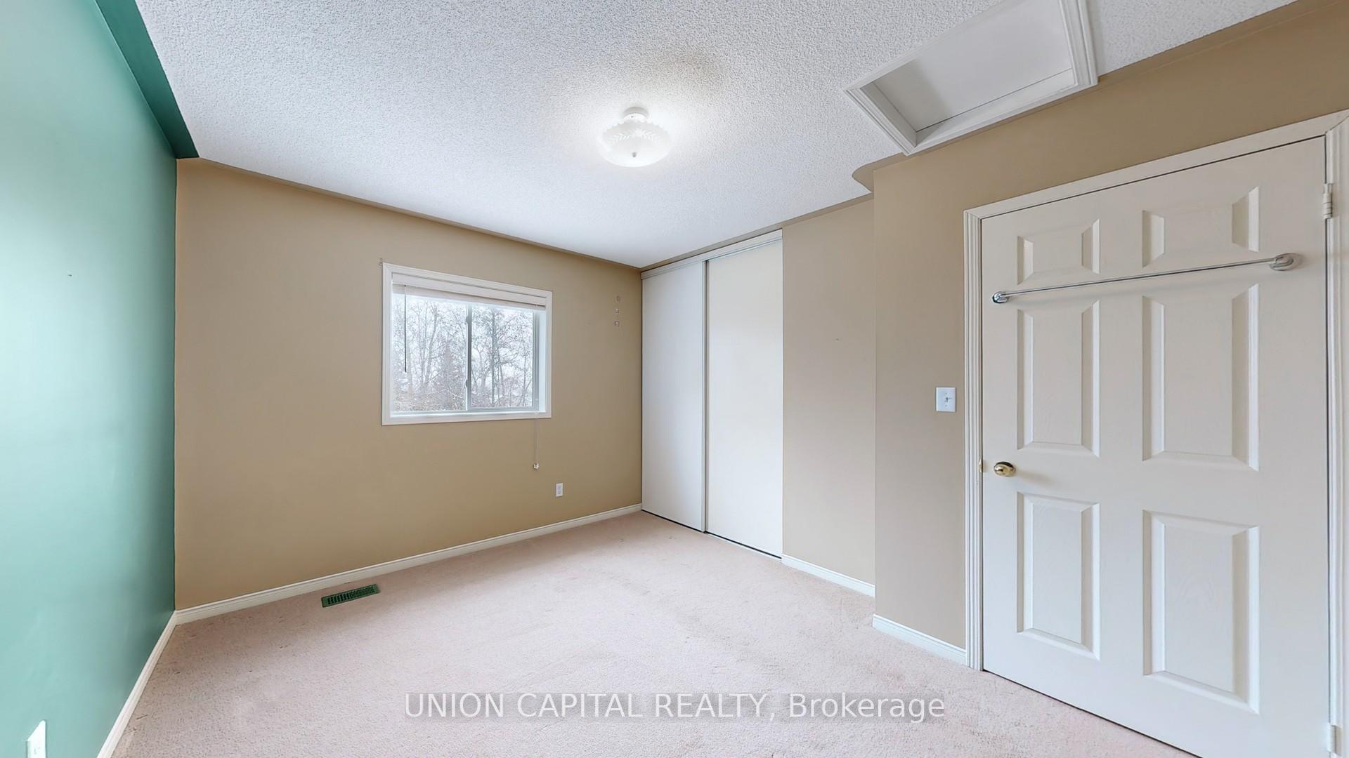 Photo 12 of 731 Brasswinds Trail, Oshawa, Pinecrest — HOMEH