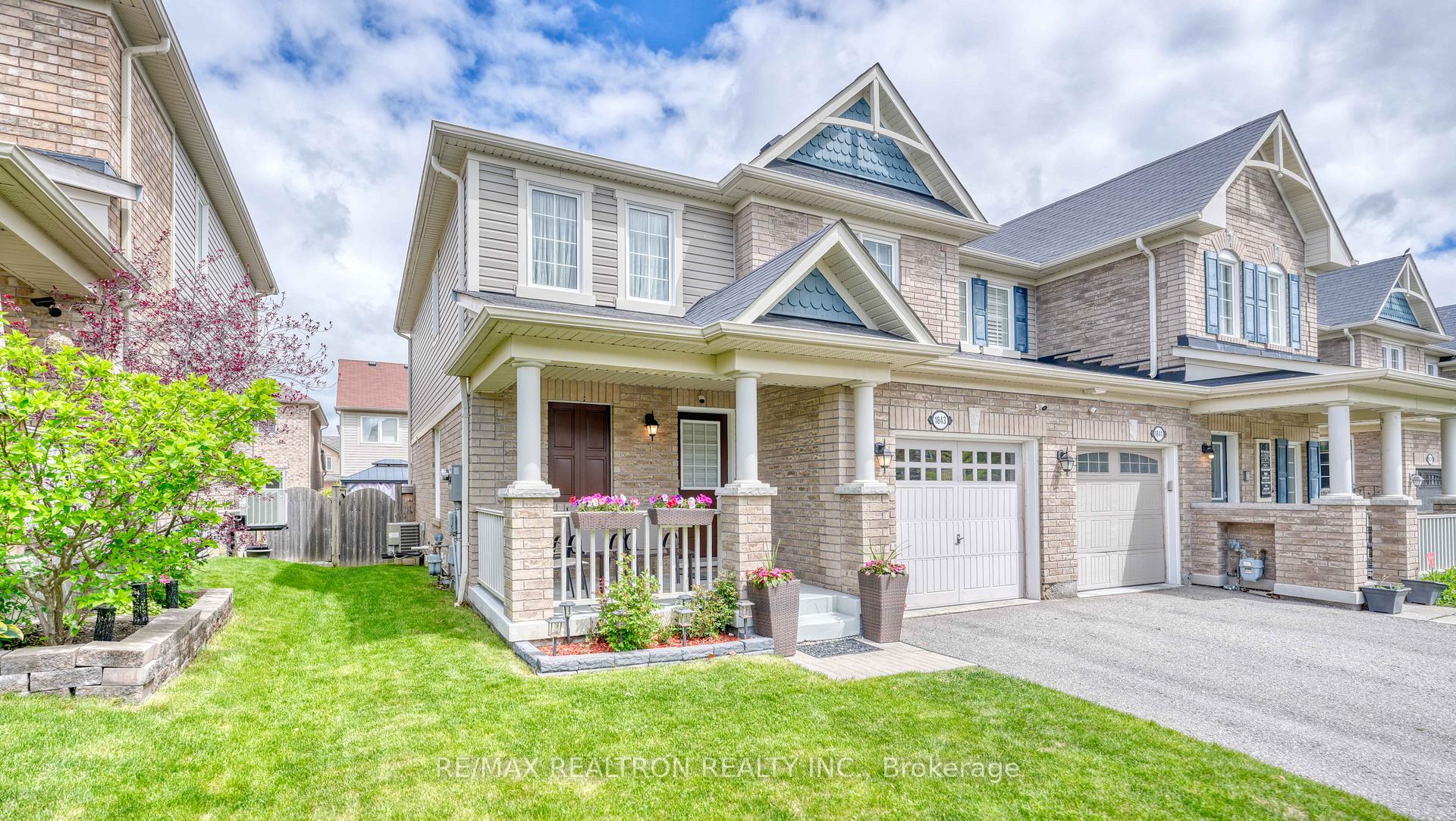 Photo 2 of 1843 Liatris Drive, Pickering, Duffin Heights — HOMEH