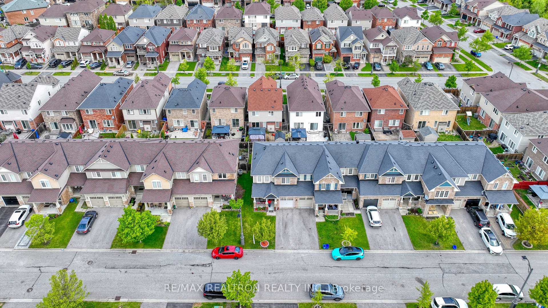 Photo 4 of 1843 Liatris Drive, Pickering, Duffin Heights — HOMEH
