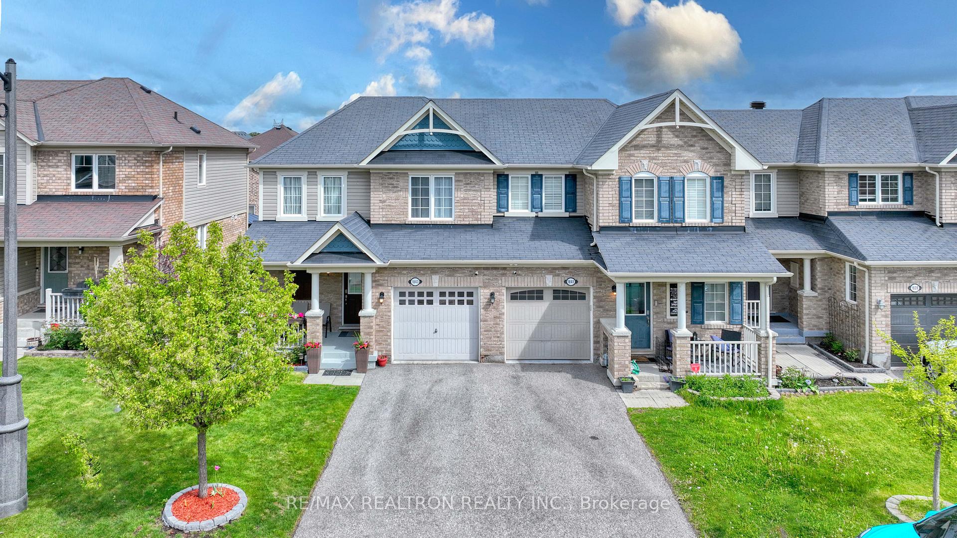 Photo 5 of 1843 Liatris Drive, Pickering, Duffin Heights — HOMEH