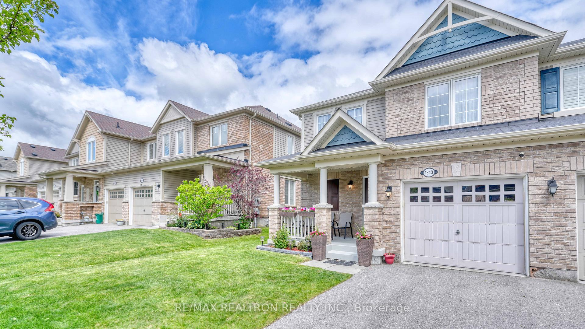 Photo 6 of 1843 Liatris Drive, Pickering, Duffin Heights — HOMEH