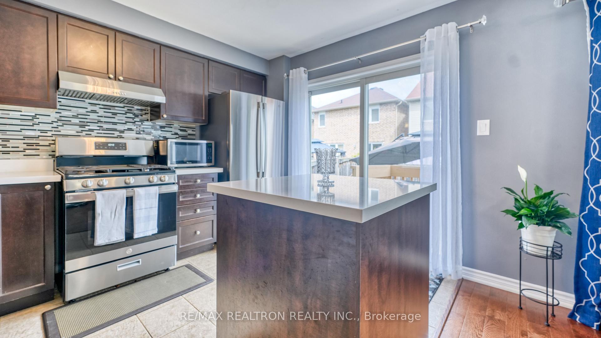 Photo 17 of 1843 Liatris Drive, Pickering, Duffin Heights — HOMEH