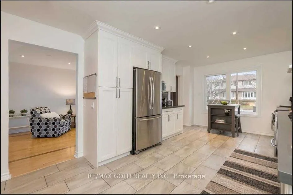 Photo 4 of 59 Royce Avenue, Brampton, Downtown Brampton — HOMEH