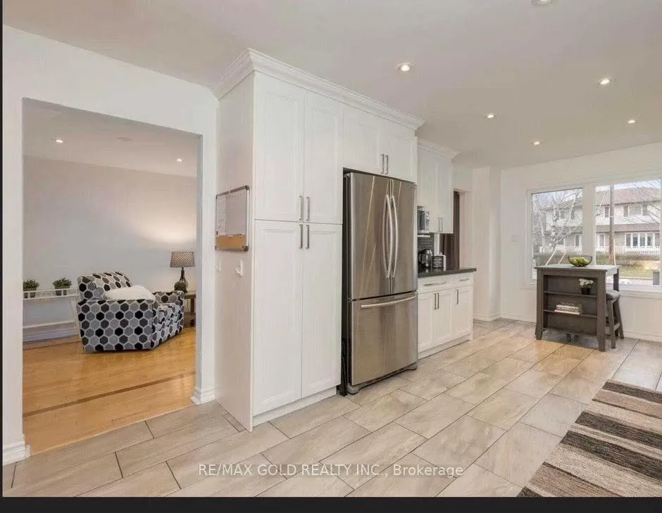 Photo 6 of 59 Royce Avenue, Brampton, Downtown Brampton — HOMEH