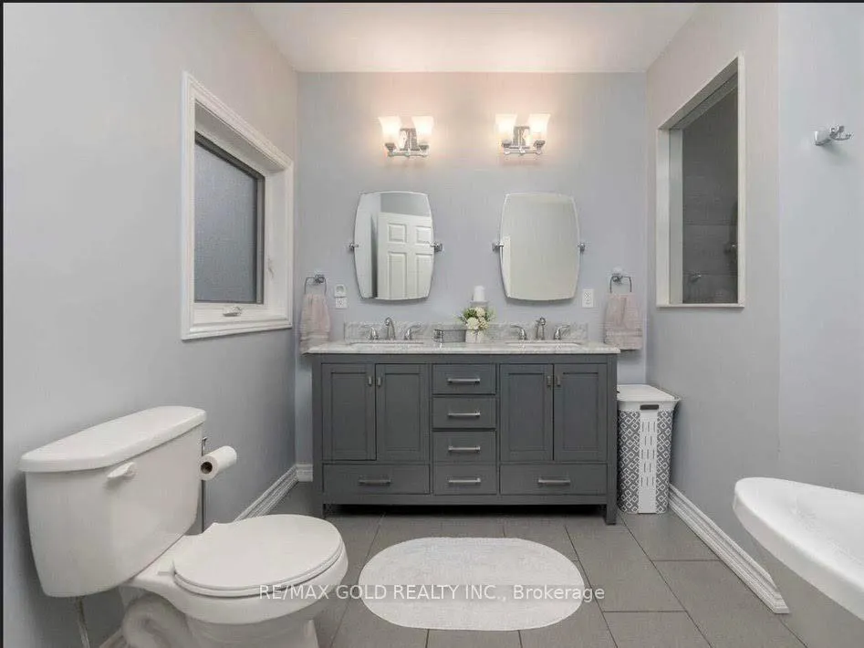 Photo 12 of 59 Royce Avenue, Brampton, Downtown Brampton — HOMEH