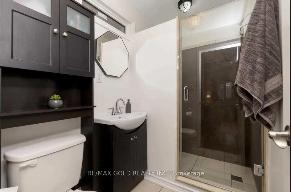 Photo 17 of 59 Royce Avenue, Brampton, Downtown Brampton — HOMEH