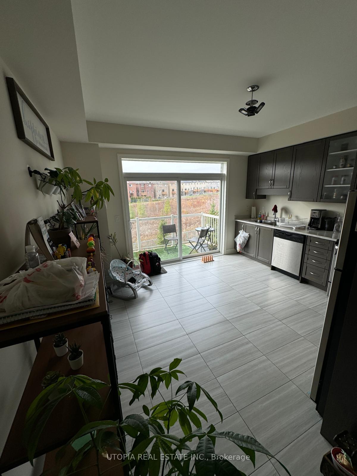Photo 11 of Unit 29, 384 Arctic Red Drive, Oshawa, Windfields — HOMEH