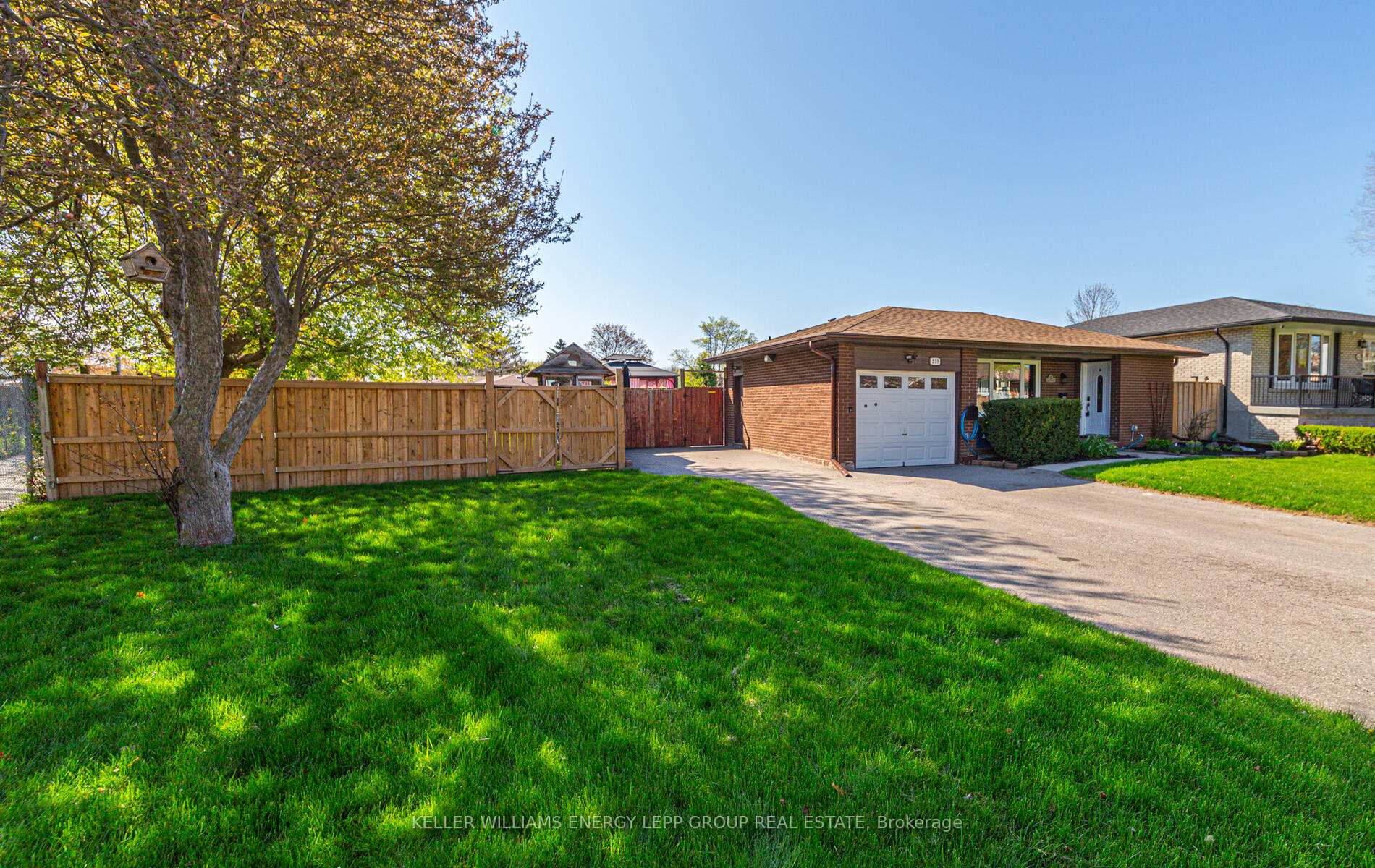 Photo 2 of 239 Quetico Avenue, Oshawa, Lakeview — HOMEH