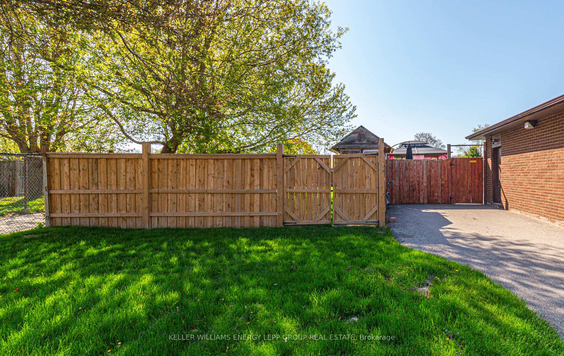 Photo 3 of 239 Quetico Avenue, Oshawa, Lakeview — HOMEH