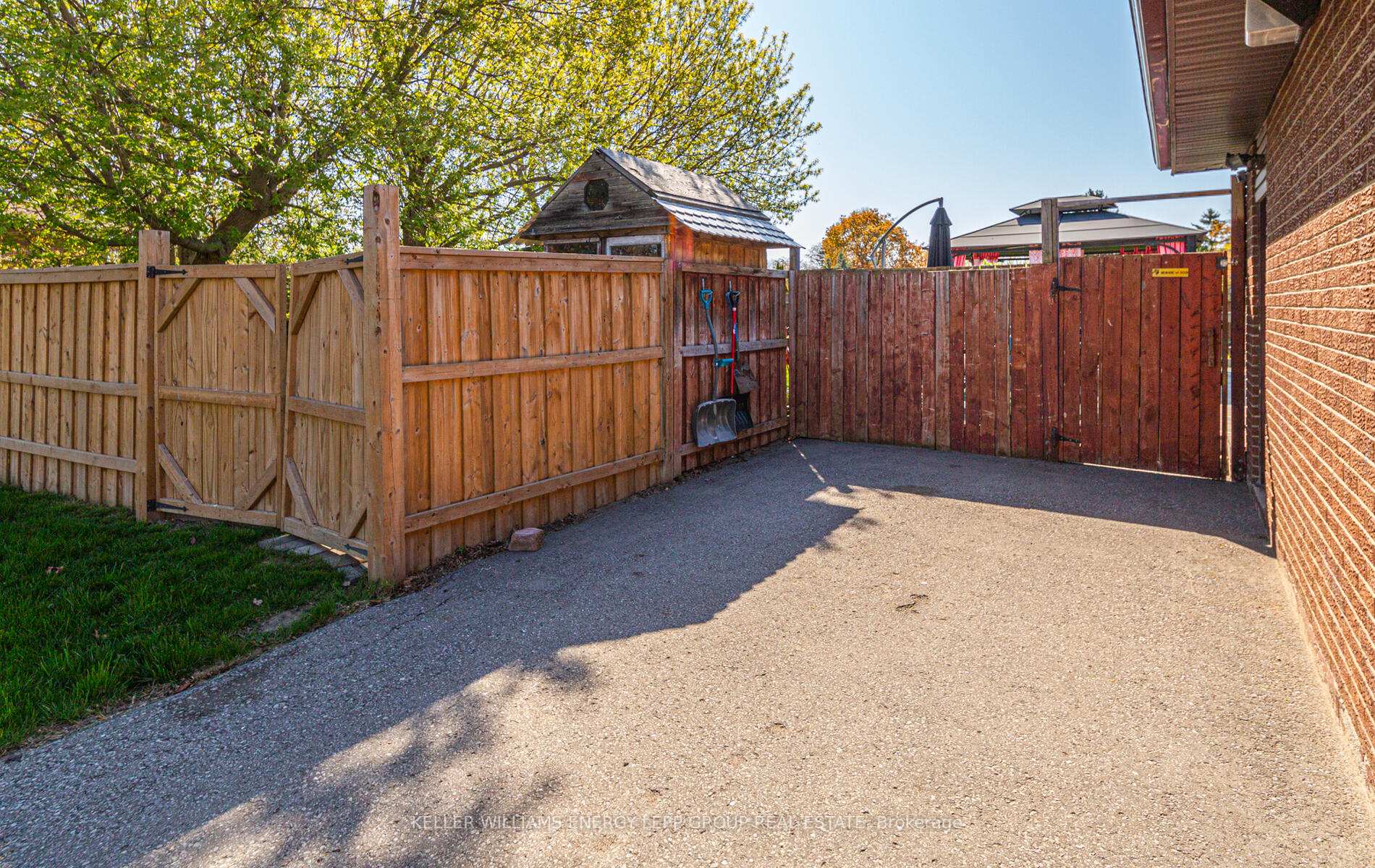 Photo 4 of 239 Quetico Avenue, Oshawa, Lakeview — HOMEH