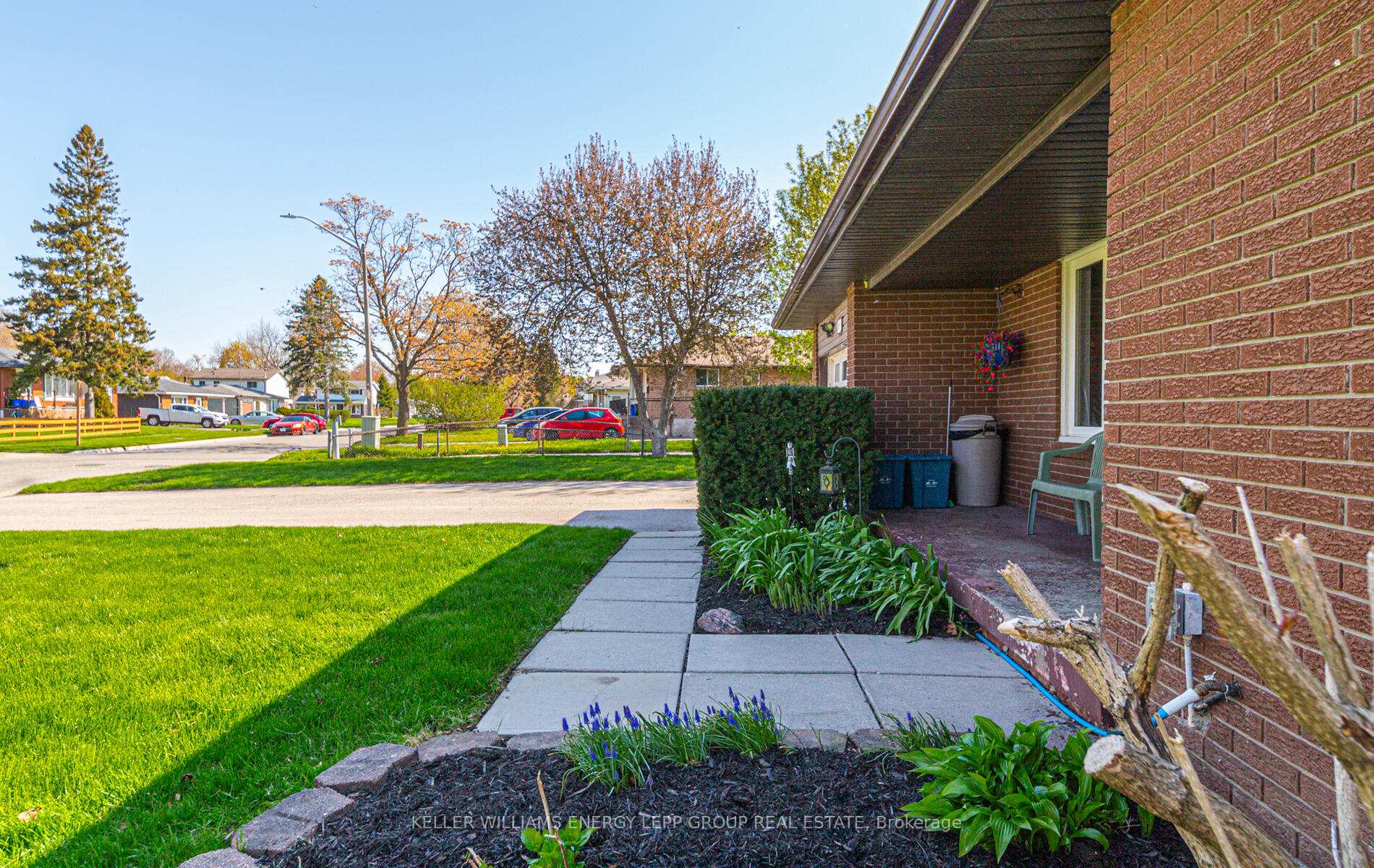 Photo 5 of 239 Quetico Avenue, Oshawa, Lakeview — HOMEH