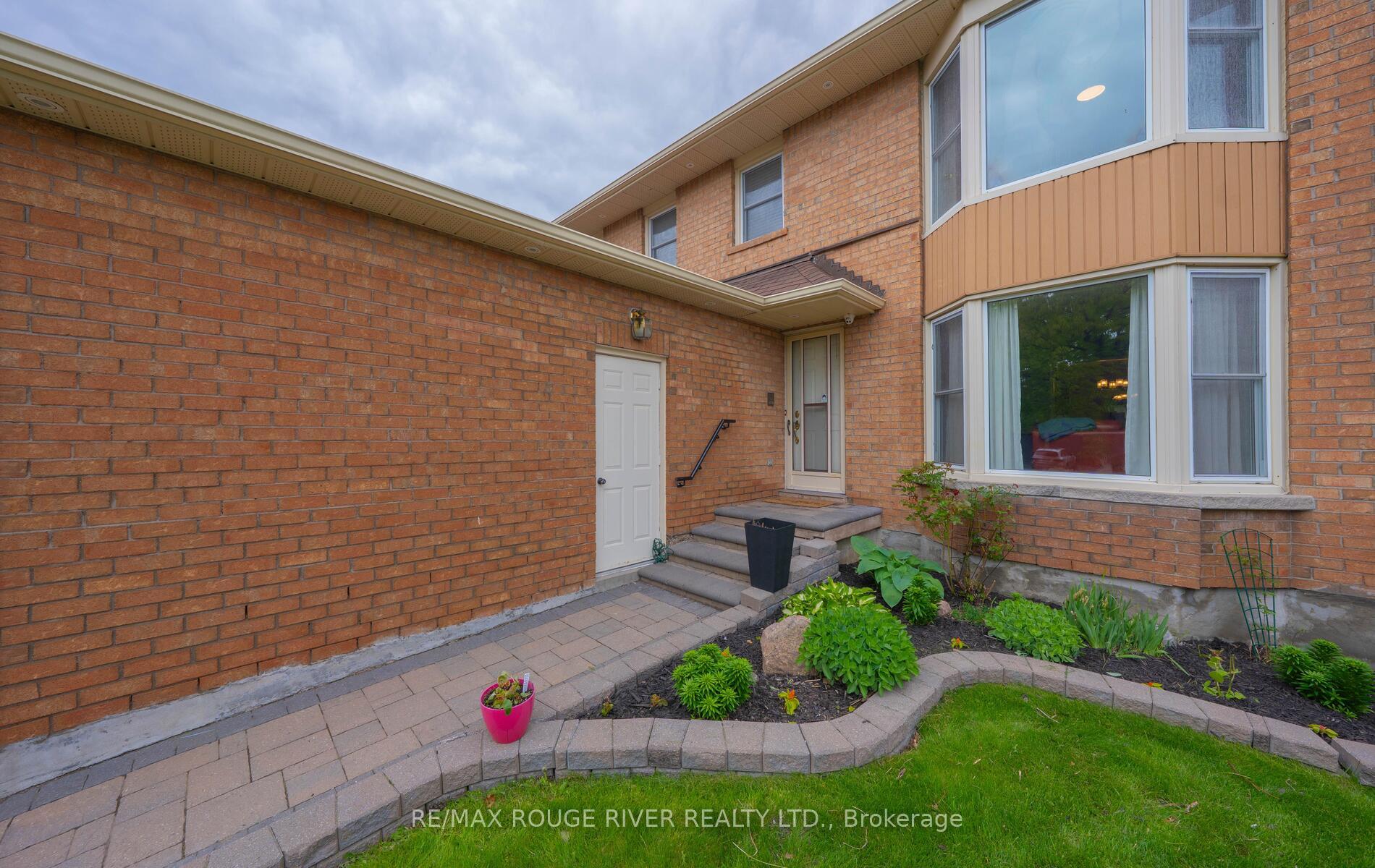 Photo 3 of 540 Lightfoot Place, Pickering, Woodlands — HOMEH