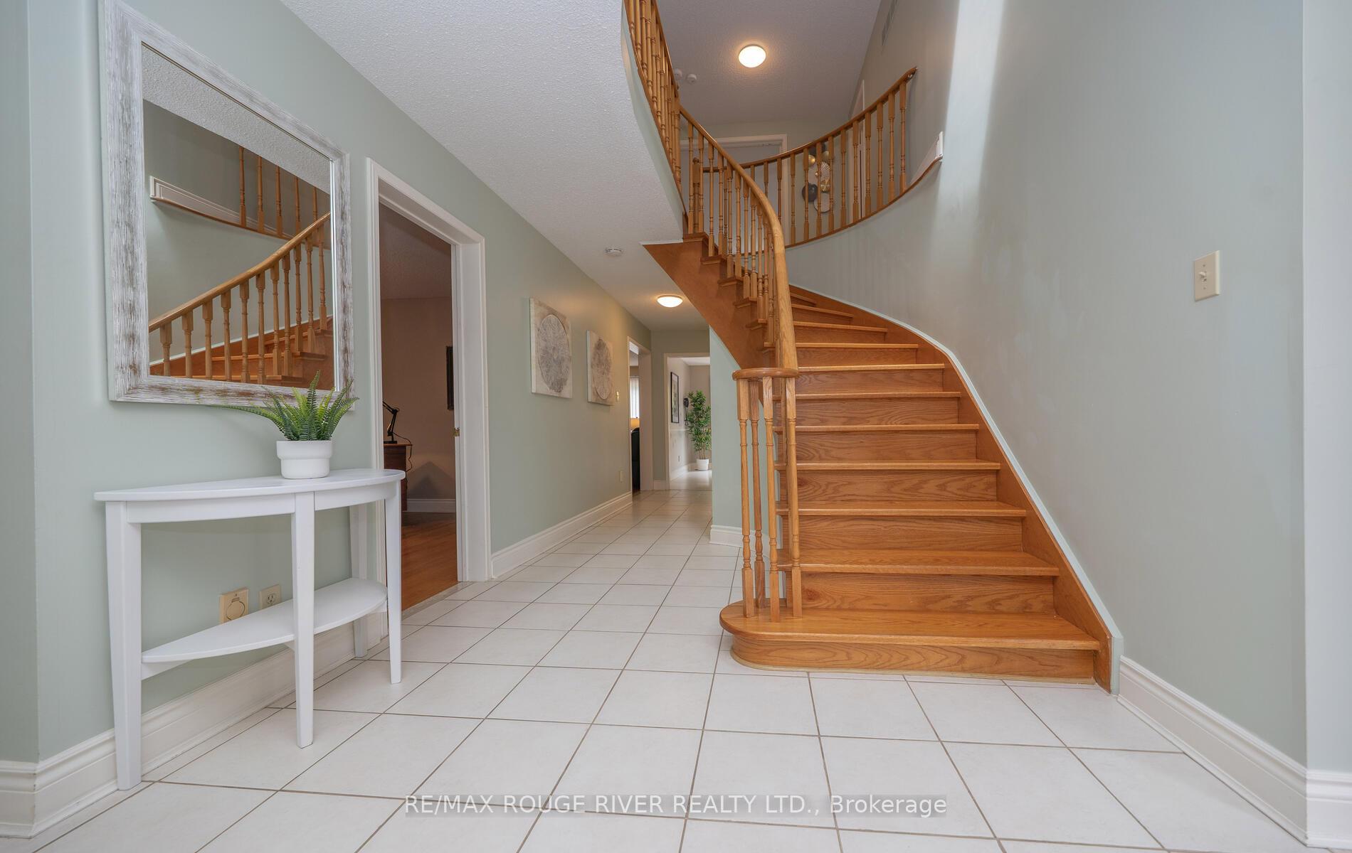 Photo 5 of 540 Lightfoot Place, Pickering, Woodlands — HOMEH