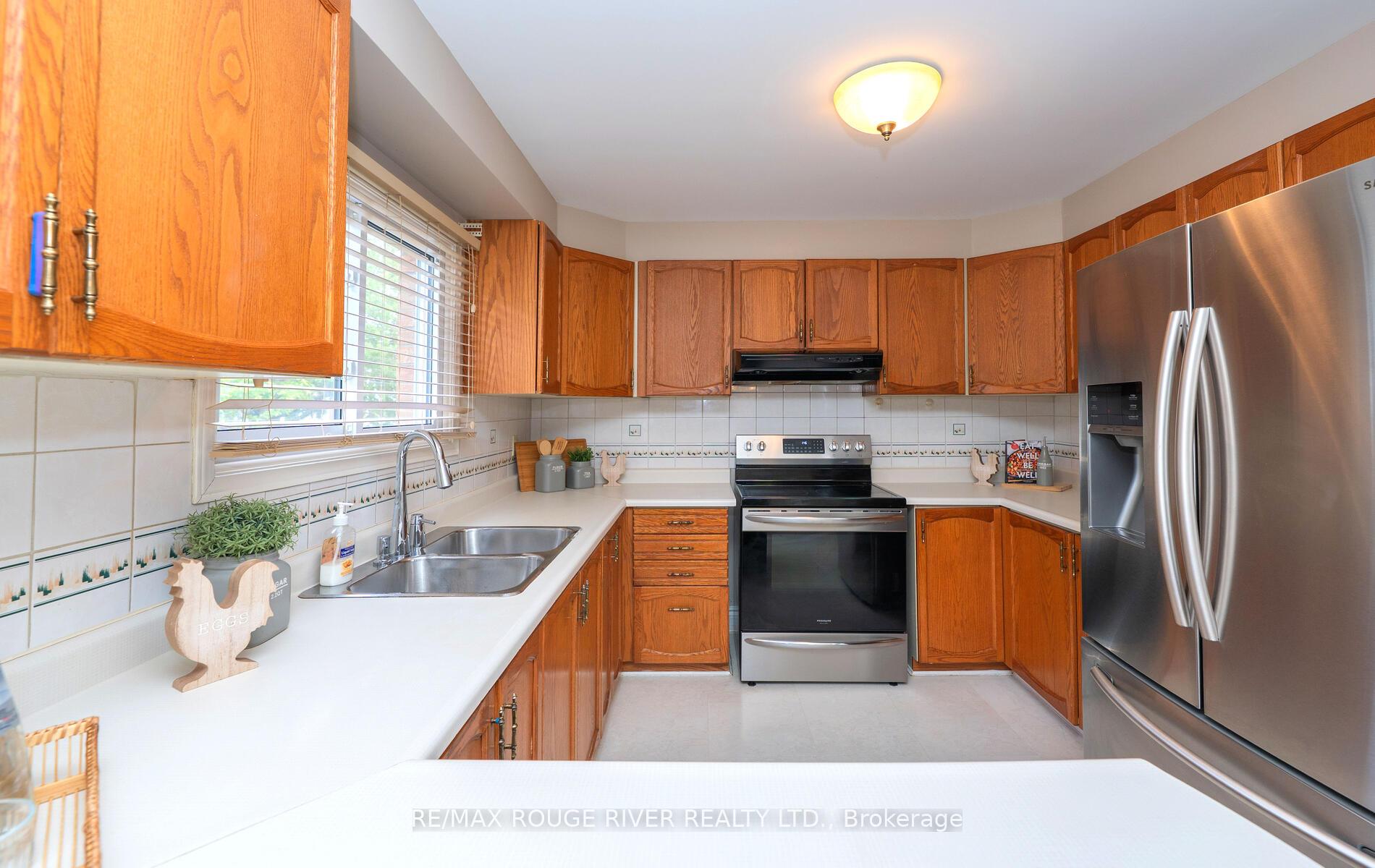 Photo 8 of 540 Lightfoot Place, Pickering, Woodlands — HOMEH