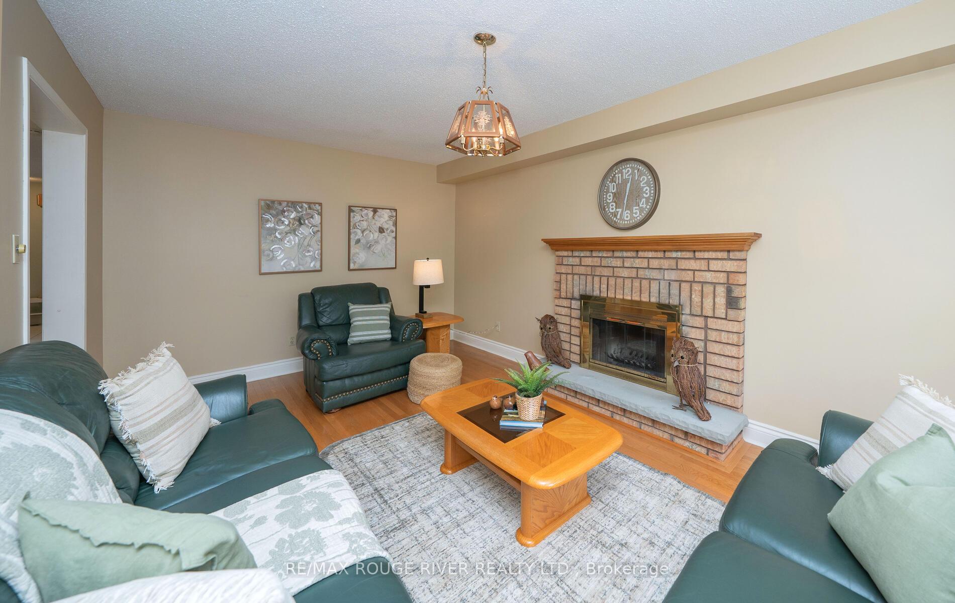 Photo 12 of 540 Lightfoot Place, Pickering, Woodlands — HOMEH