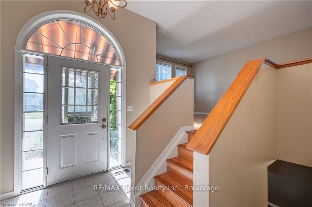 Photo 2 of 1386 Brackenwood Crescent, Kingston, City Northwest — HOMEH