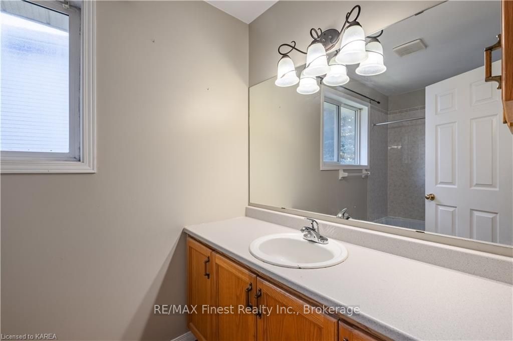 Photo 6 of 1386 Brackenwood Crescent, Kingston, City Northwest — HOMEH