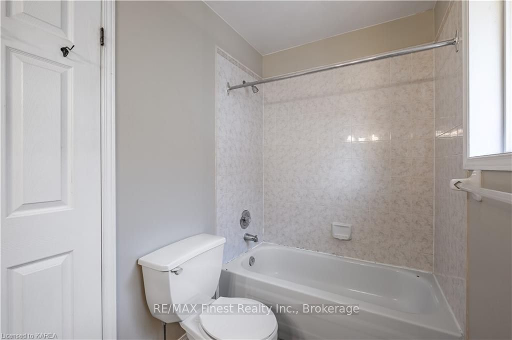 Photo 7 of 1386 Brackenwood Crescent, Kingston, City Northwest — HOMEH