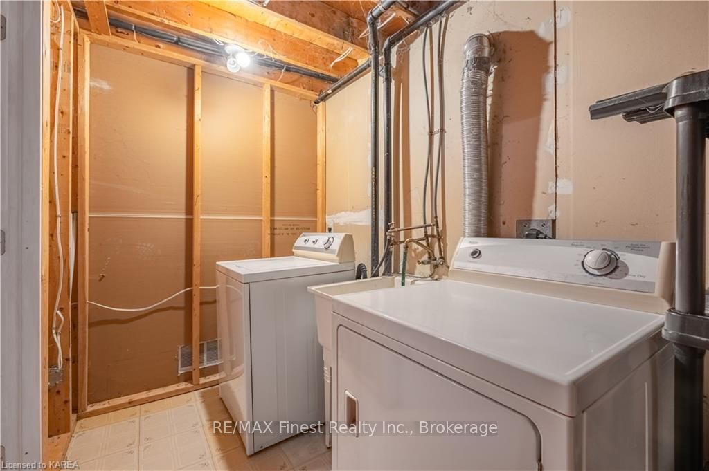 Photo 13 of 1386 Brackenwood Crescent, Kingston, City Northwest — HOMEH
