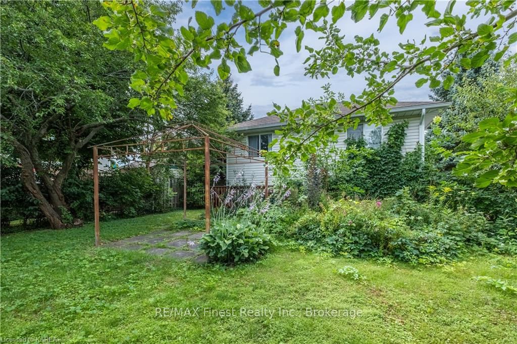 Photo 16 of 1386 Brackenwood Crescent, Kingston, City Northwest — HOMEH