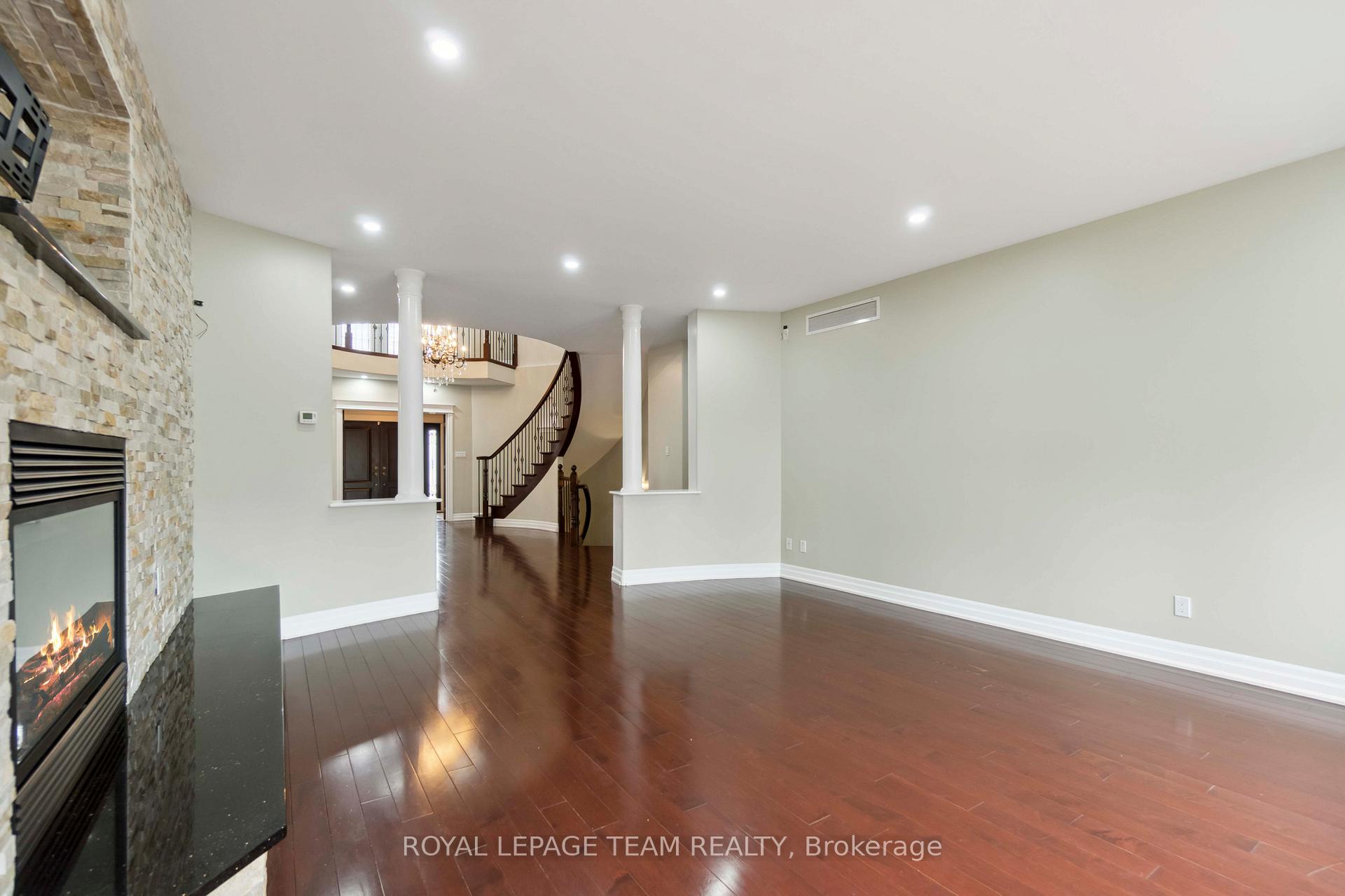Photo 7 of 215 Stevenson Crescent, Renfrew — HOMEH
