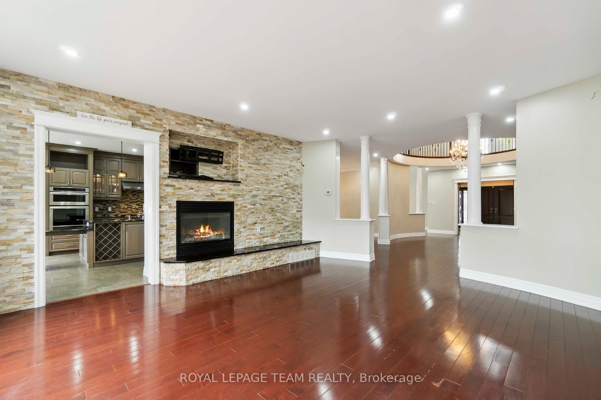 Photo 8 of 215 Stevenson Crescent, Renfrew — HOMEH