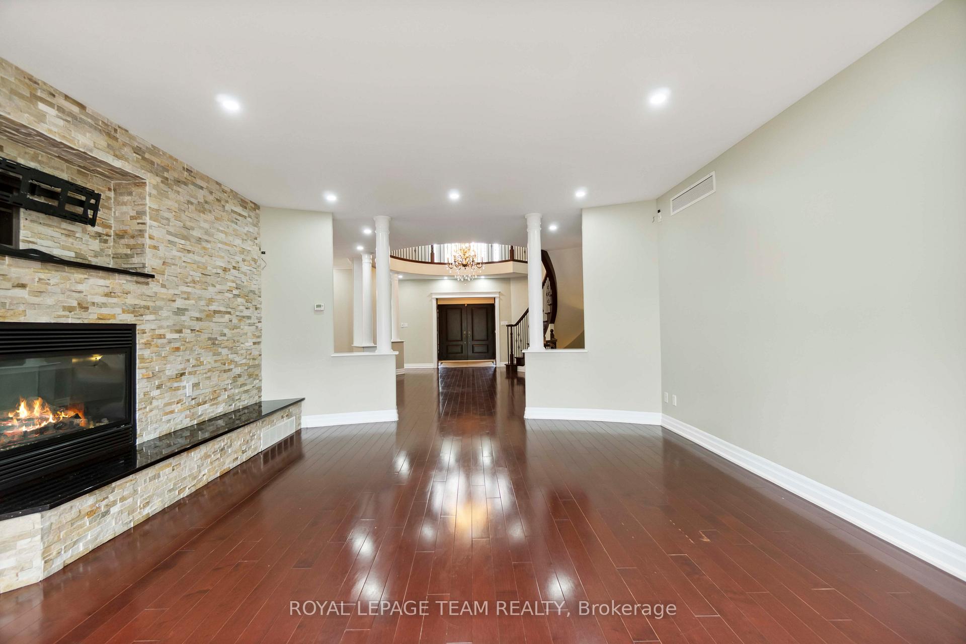 Photo 9 of 215 Stevenson Crescent, Renfrew — HOMEH