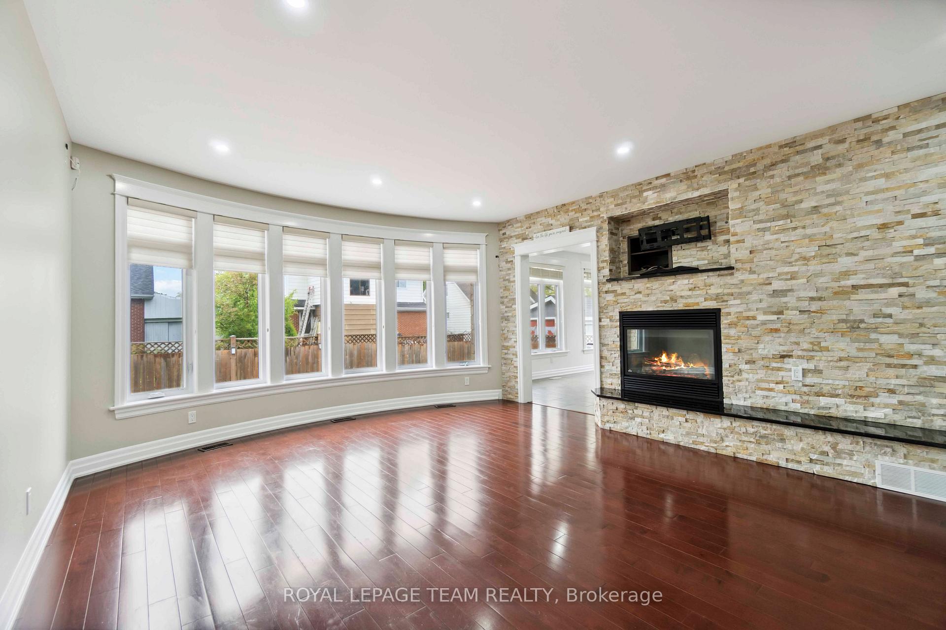 Photo 10 of 215 Stevenson Crescent, Renfrew — HOMEH