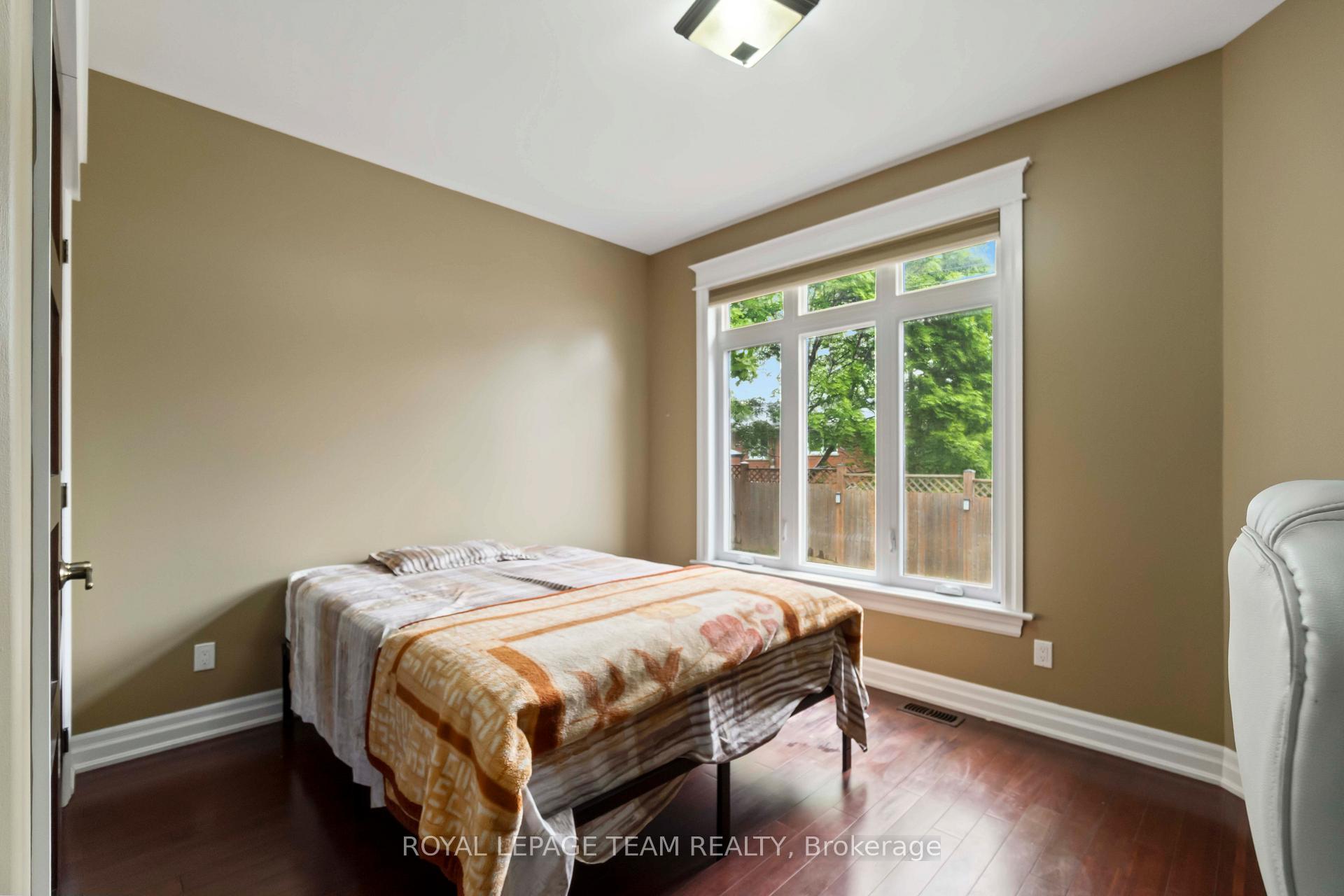 Photo 17 of 215 Stevenson Crescent, Renfrew — HOMEH