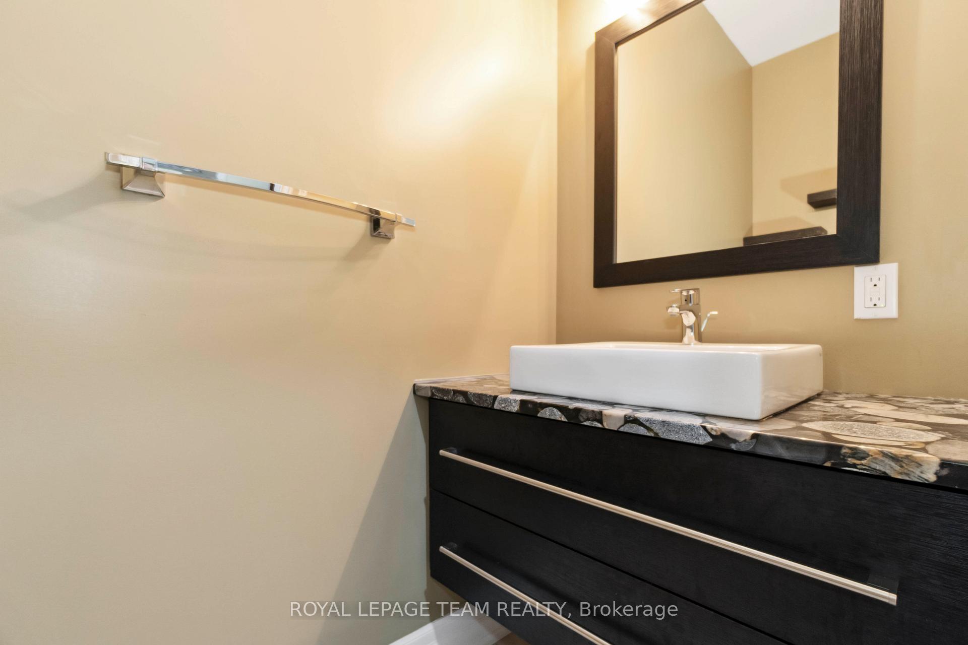 Photo 21 of 215 Stevenson Crescent, Renfrew — HOMEH