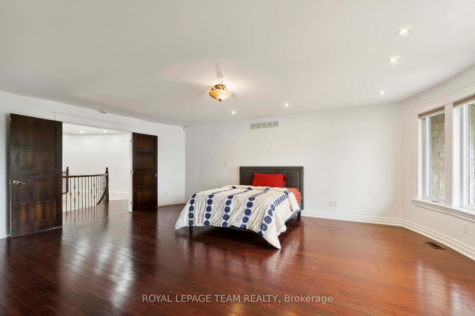 Photo 26 of 215 Stevenson Crescent, Renfrew — HOMEH