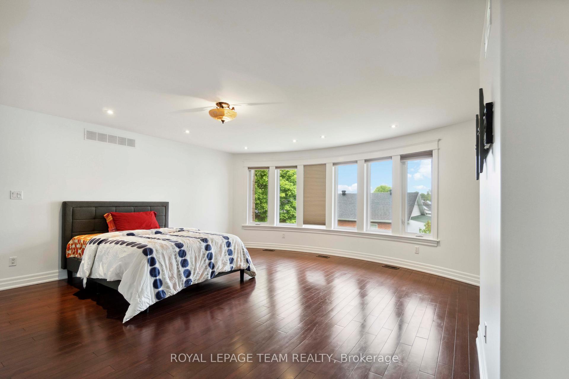 Photo 27 of 215 Stevenson Crescent, Renfrew — HOMEH