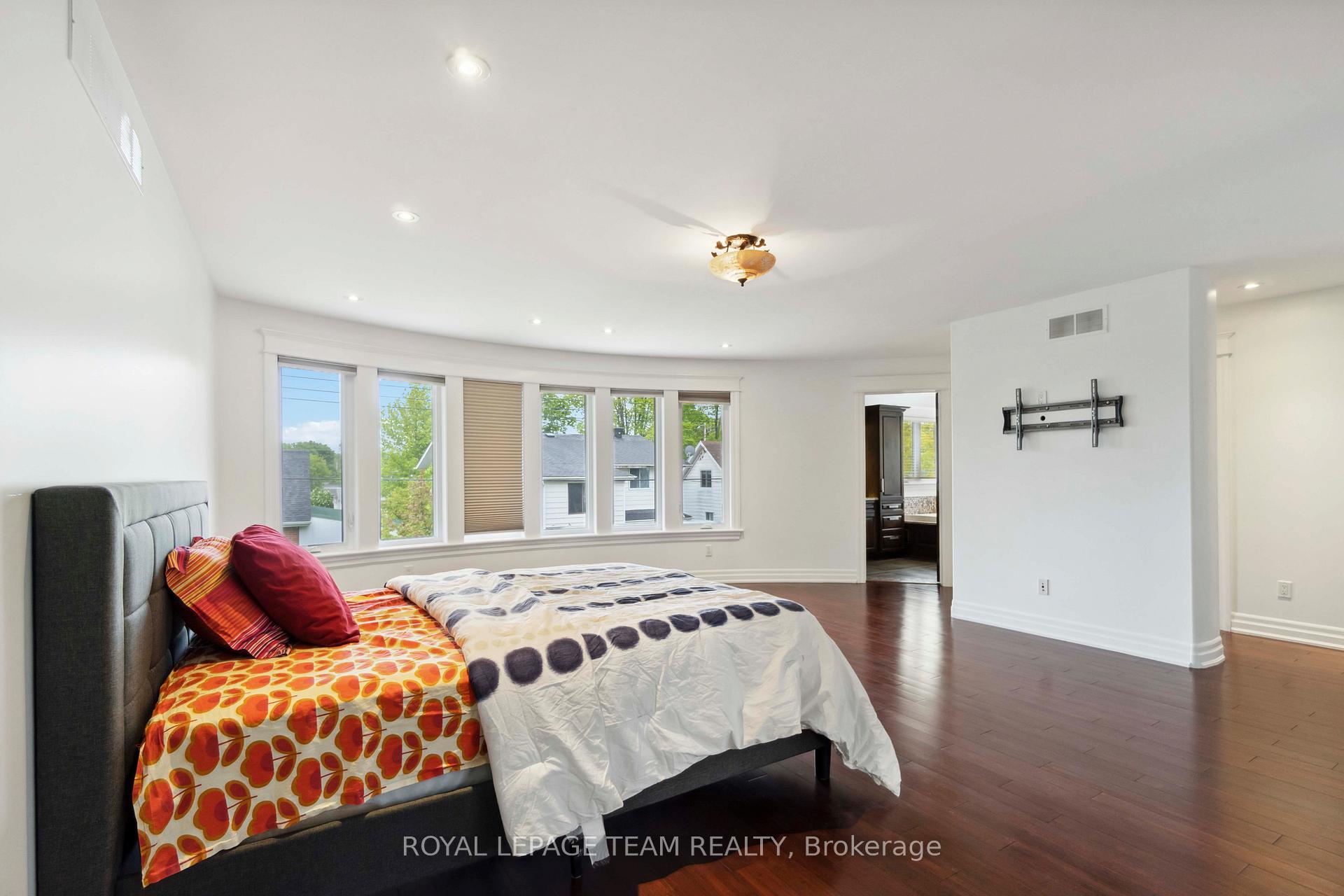 Photo 28 of 215 Stevenson Crescent, Renfrew — HOMEH