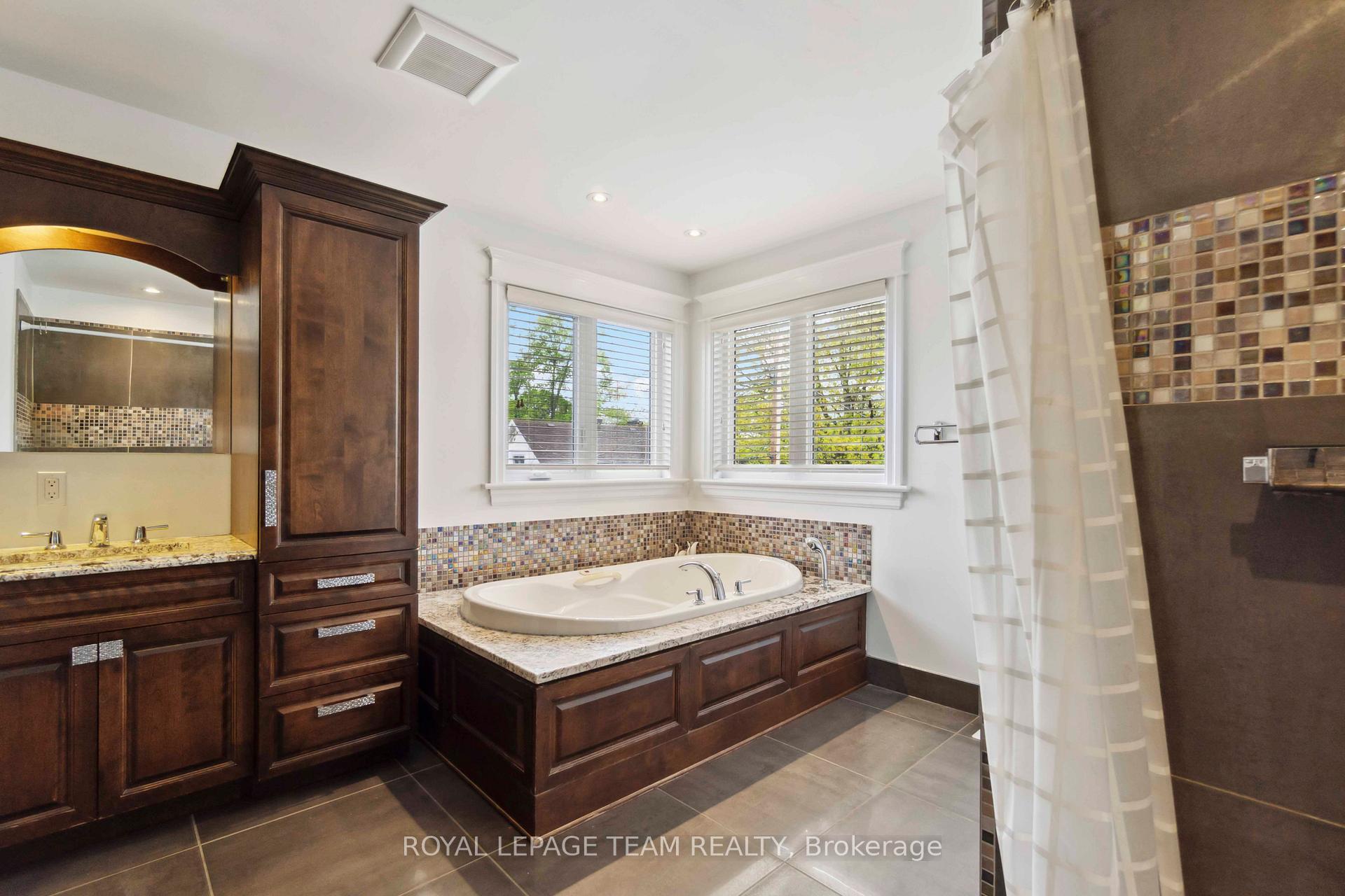 Photo 31 of 215 Stevenson Crescent, Renfrew — HOMEH