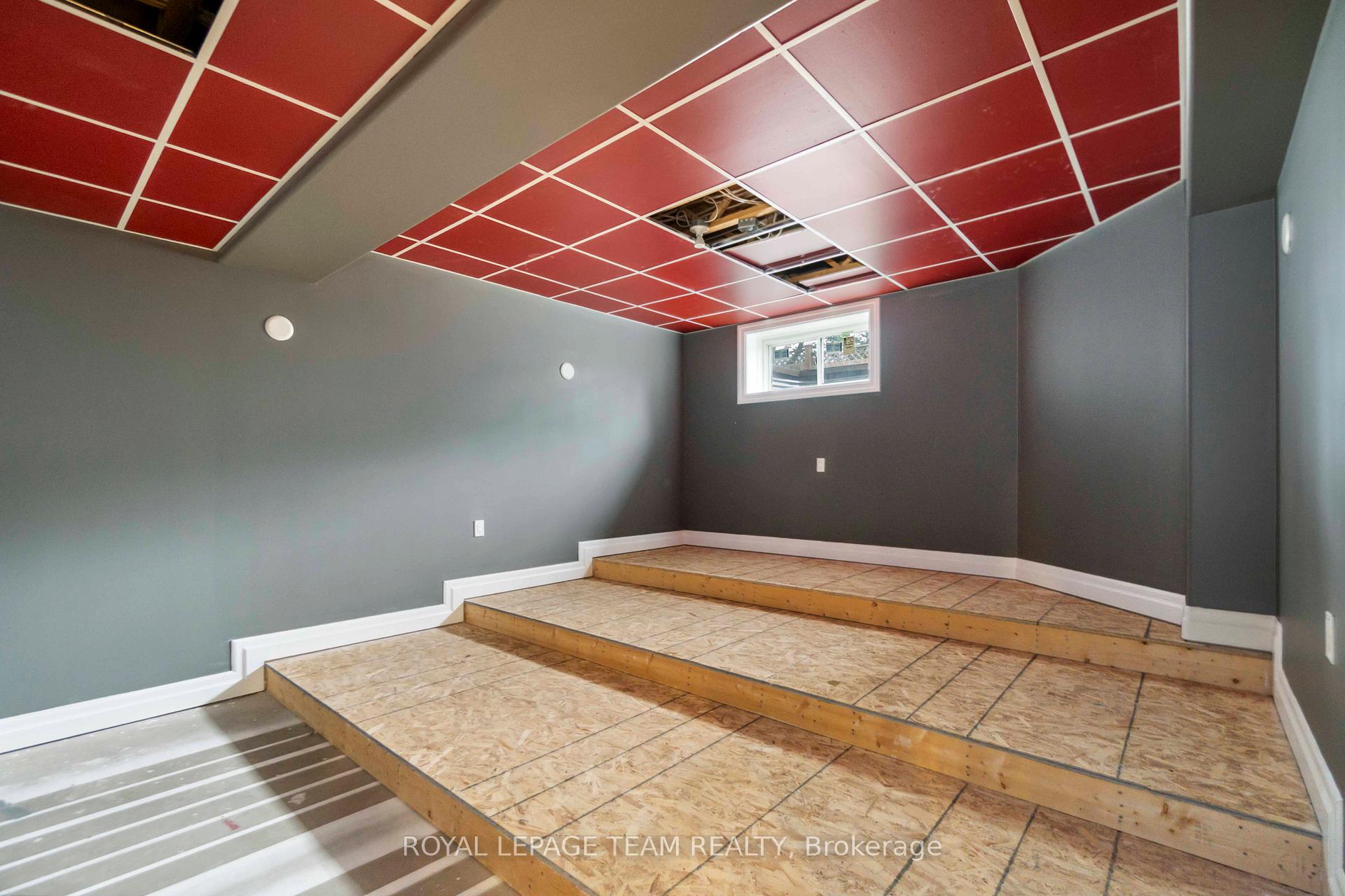Photo 44 of 215 Stevenson Crescent, Renfrew — HOMEH