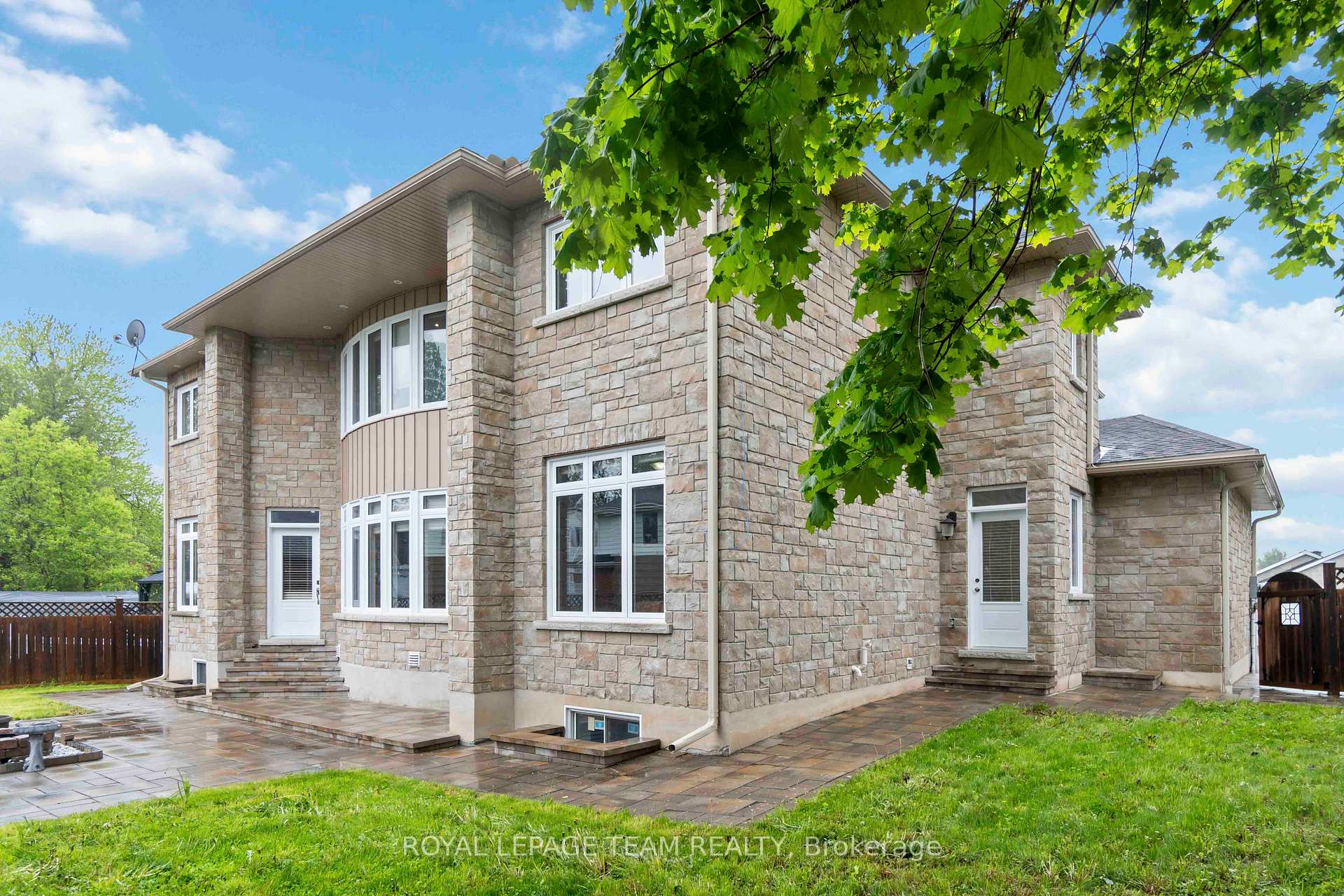 Photo 46 of 215 Stevenson Crescent, Renfrew — HOMEH