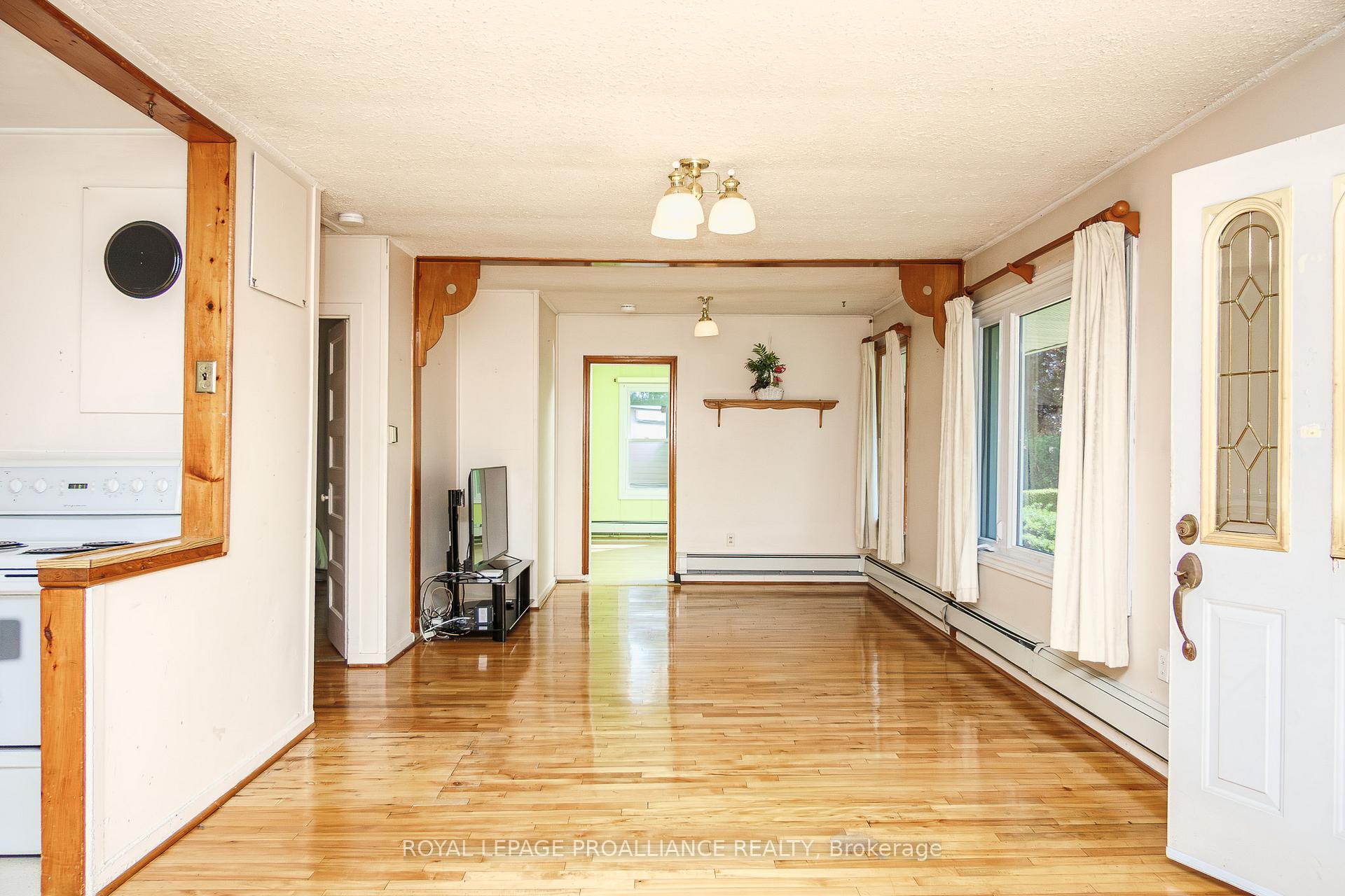 Photo 11 of 18 Jackson Street, Quinte West, Trenton Ward — HOMEH