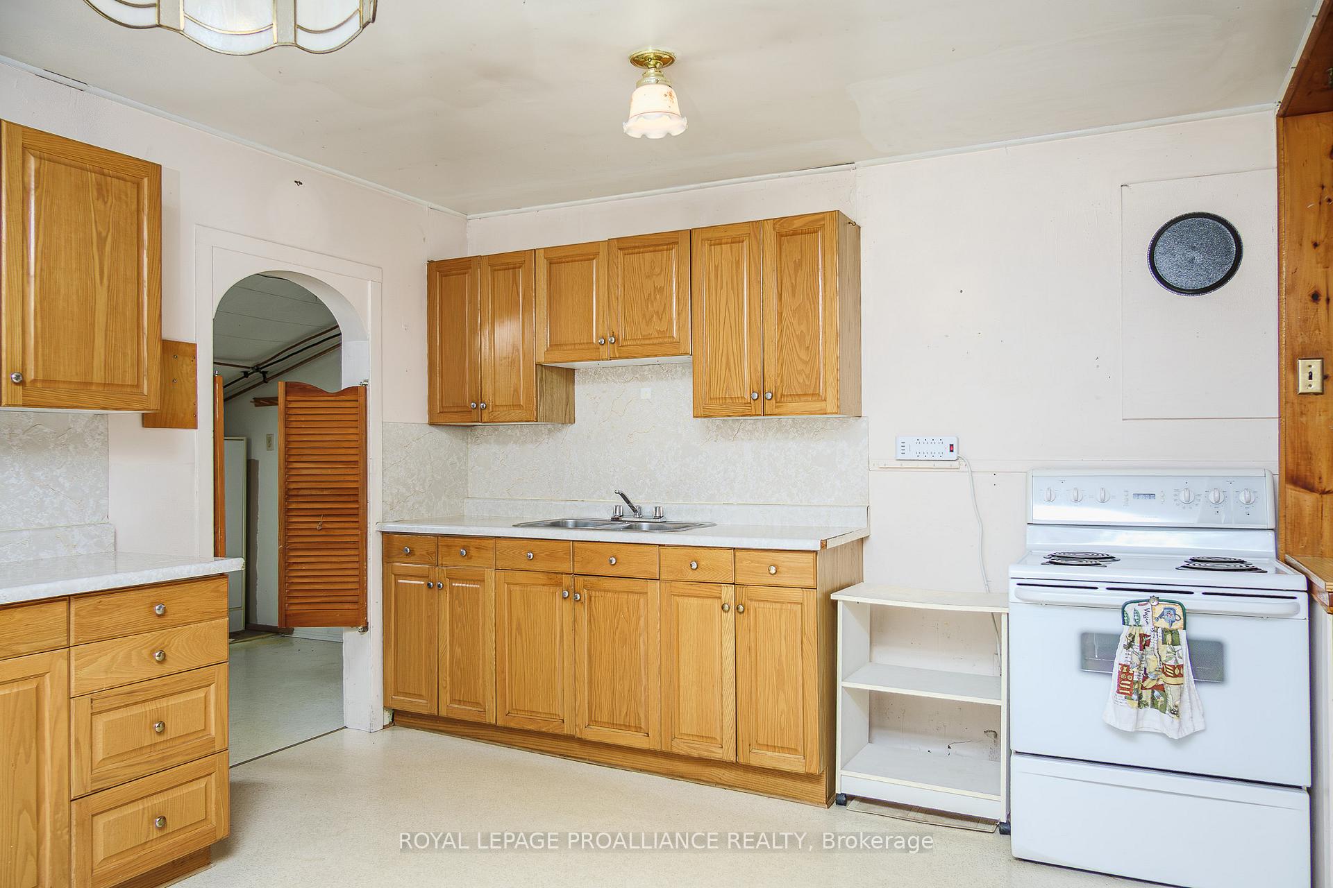 Photo 16 of 18 Jackson Street, Quinte West, Trenton Ward — HOMEH