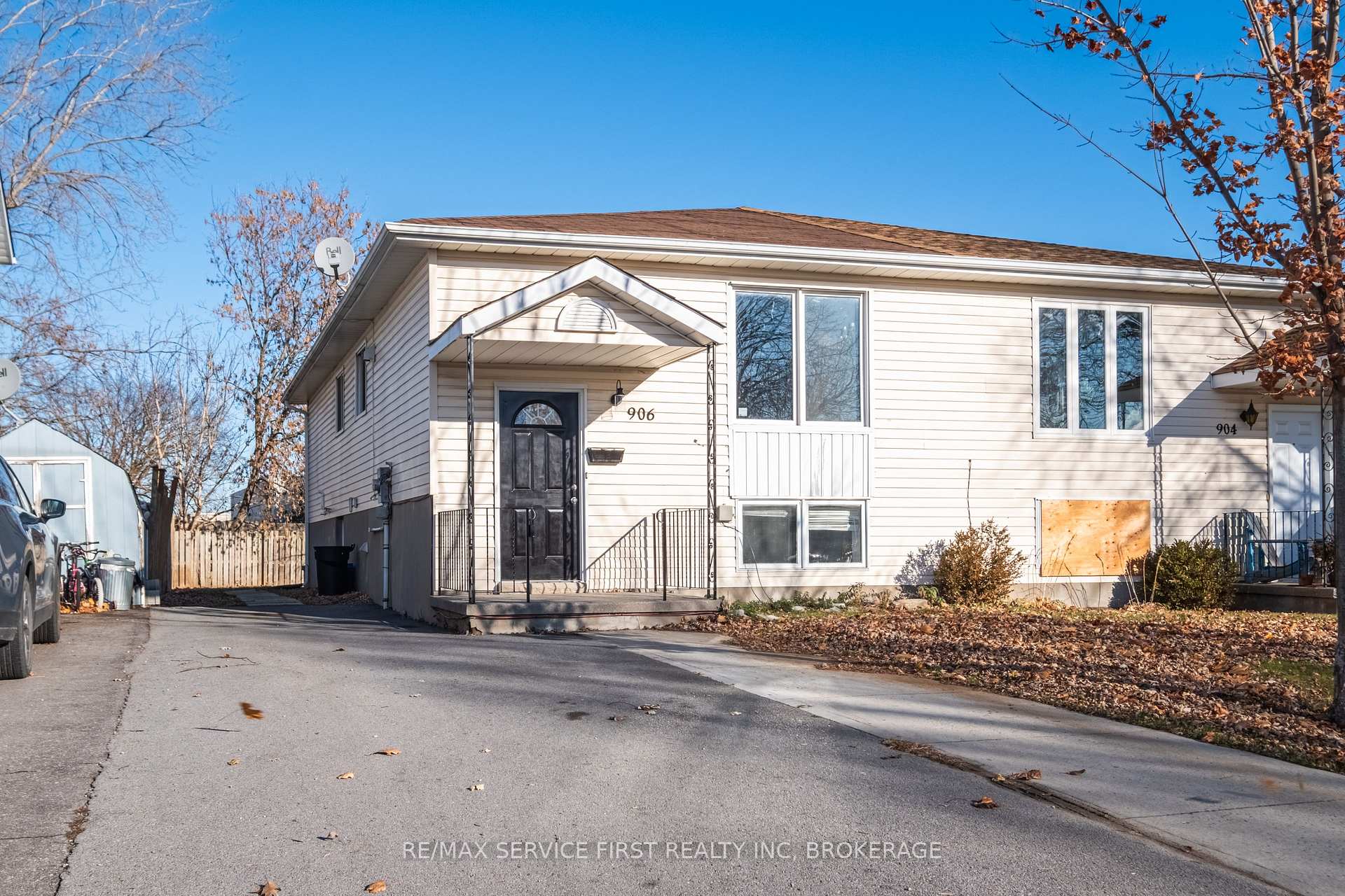 Photo 1 of 906 Uxbridge Crescent, Kingston, East Gardiners Rd — HOMEH