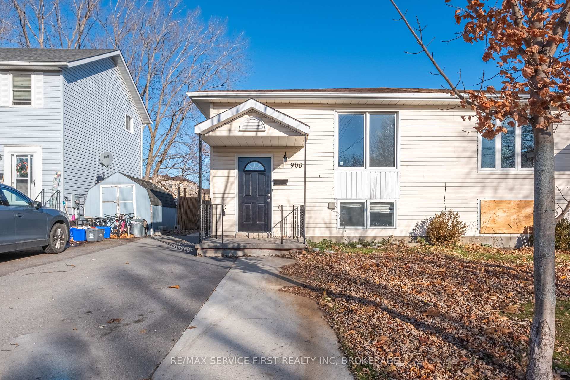 Photo 2 of 906 Uxbridge Crescent, Kingston, East Gardiners Rd — HOMEH