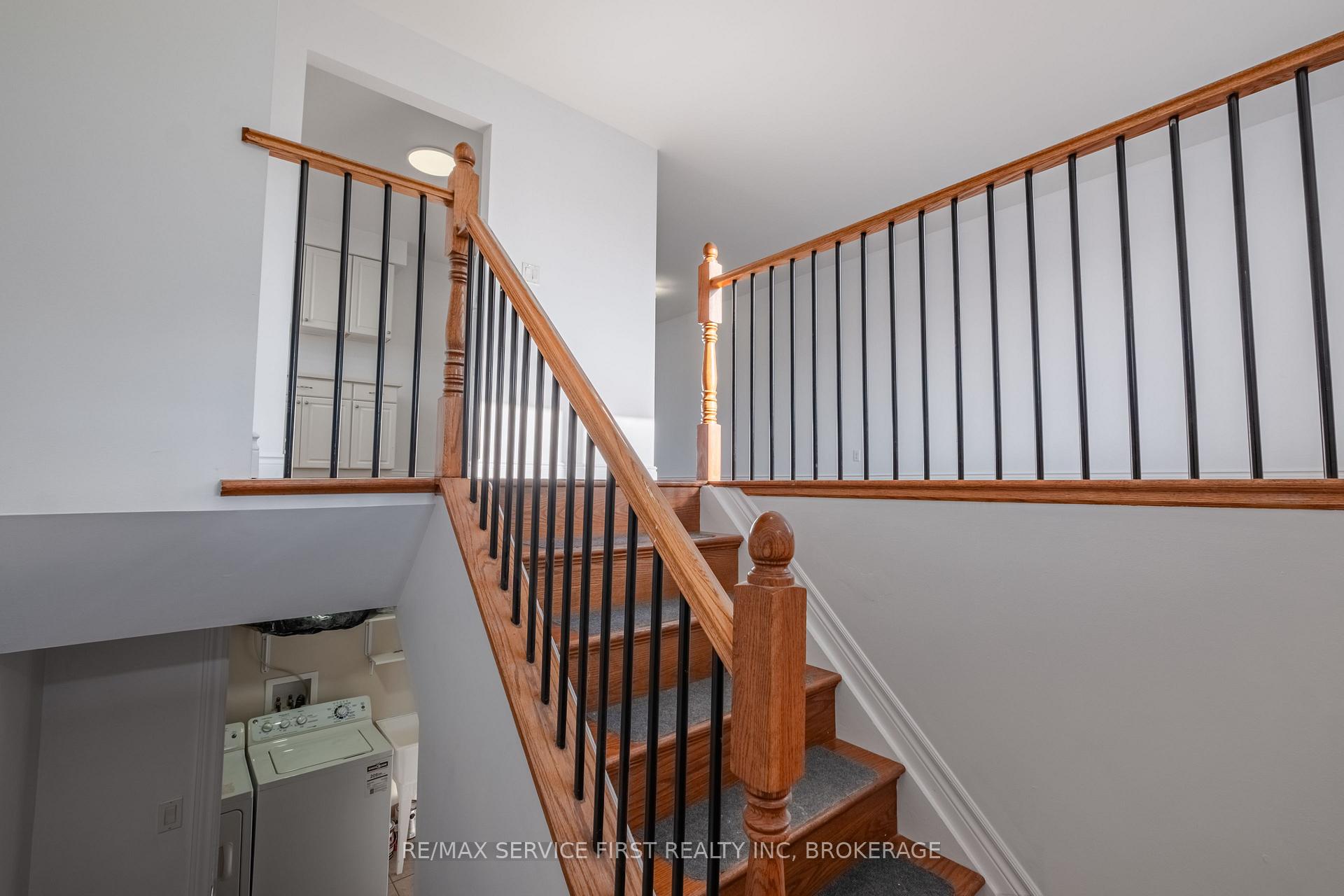 Photo 3 of 906 Uxbridge Crescent, Kingston, East Gardiners Rd — HOMEH