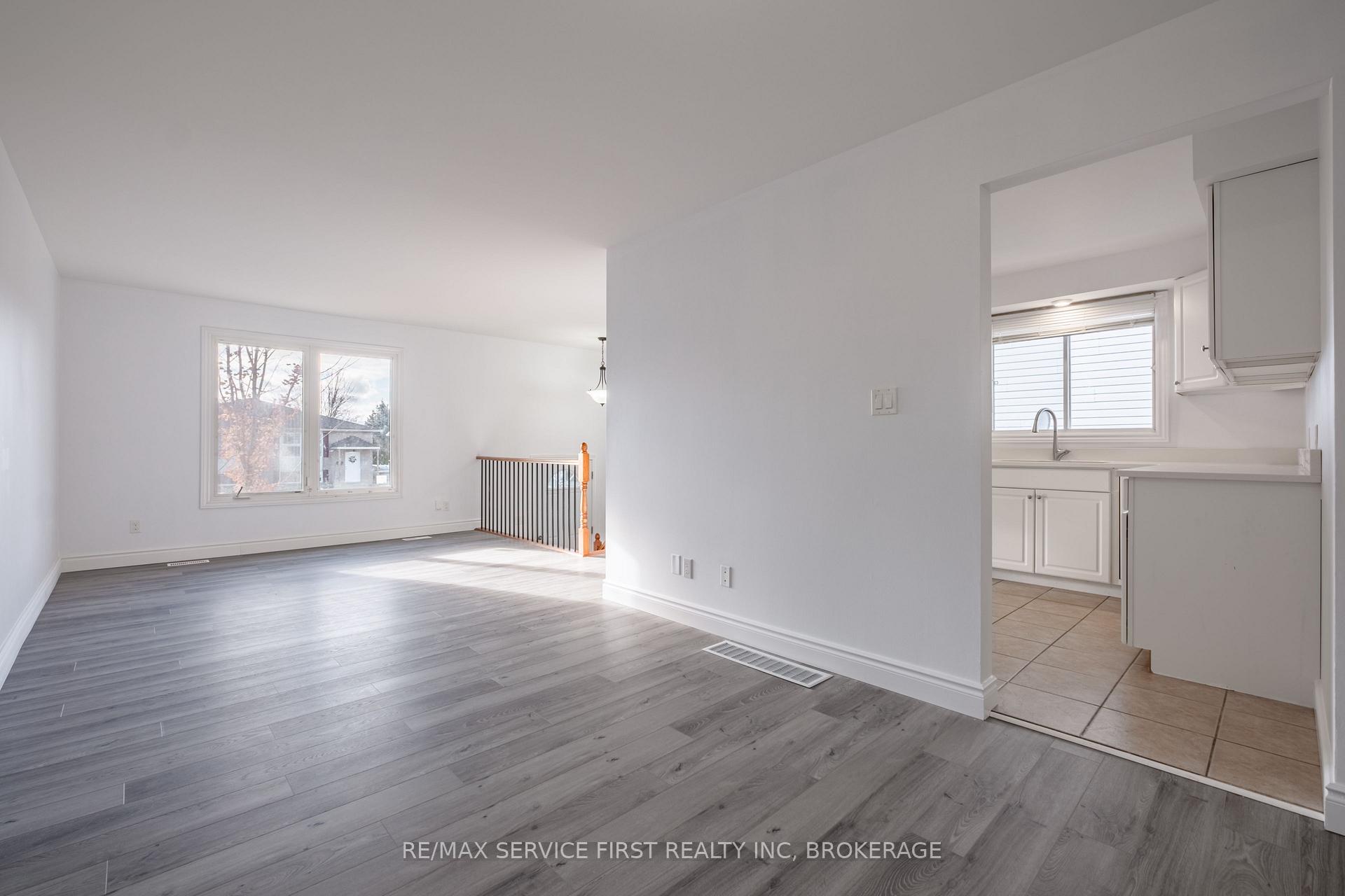 Photo 7 of 906 Uxbridge Crescent, Kingston, East Gardiners Rd — HOMEH