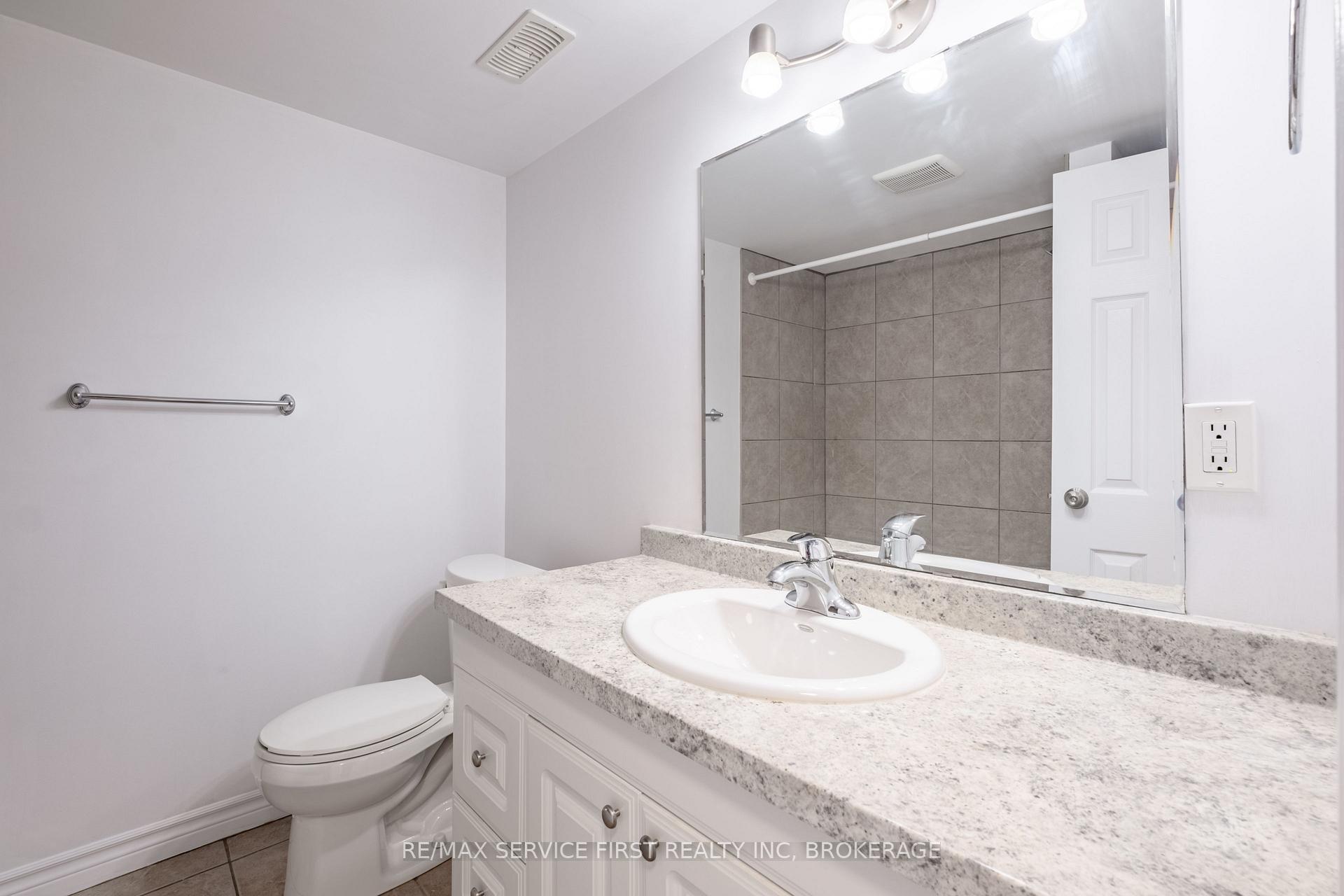 Photo 11 of 906 Uxbridge Crescent, Kingston, East Gardiners Rd — HOMEH