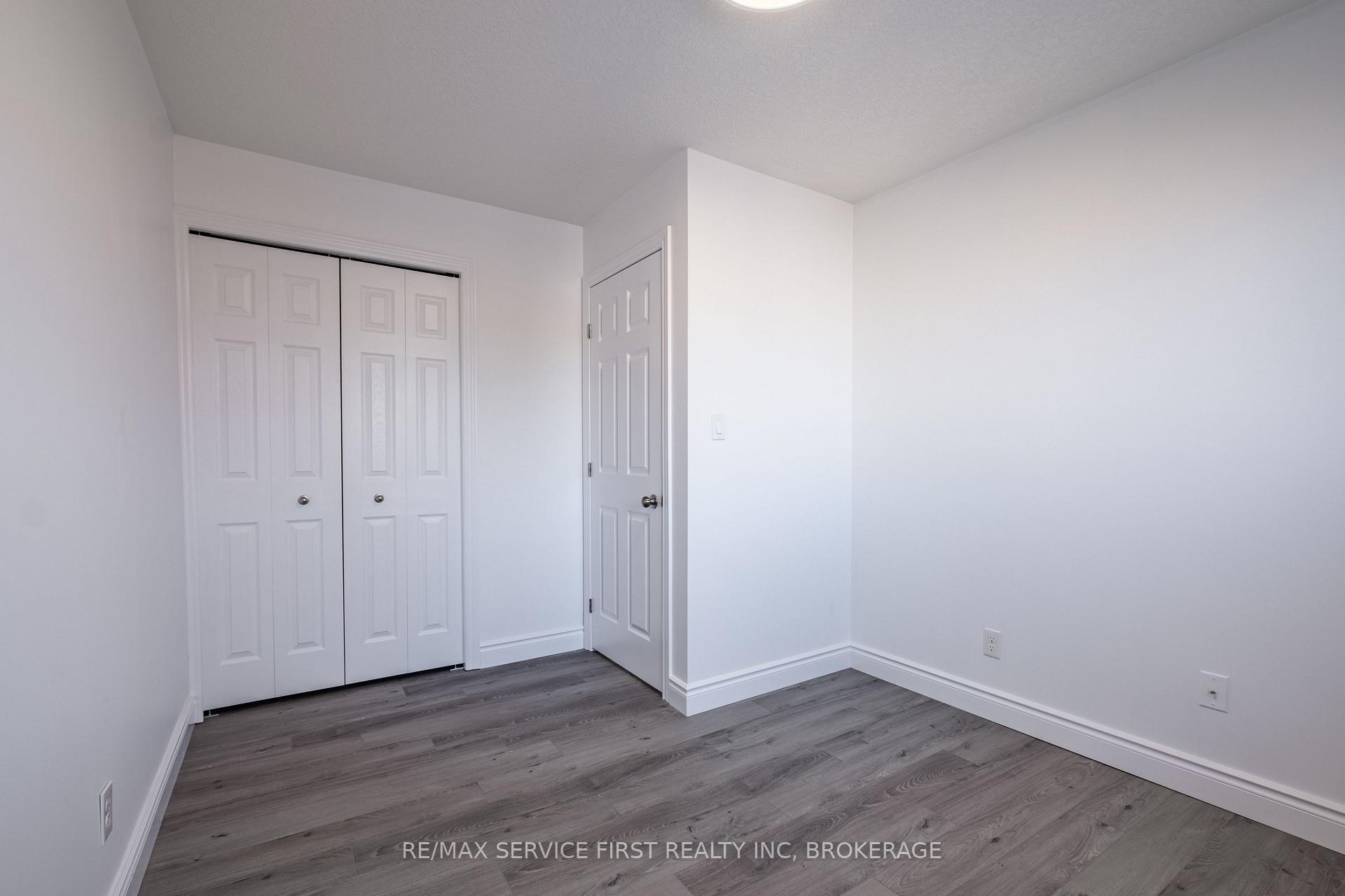 Photo 13 of 906 Uxbridge Crescent, Kingston, East Gardiners Rd — HOMEH