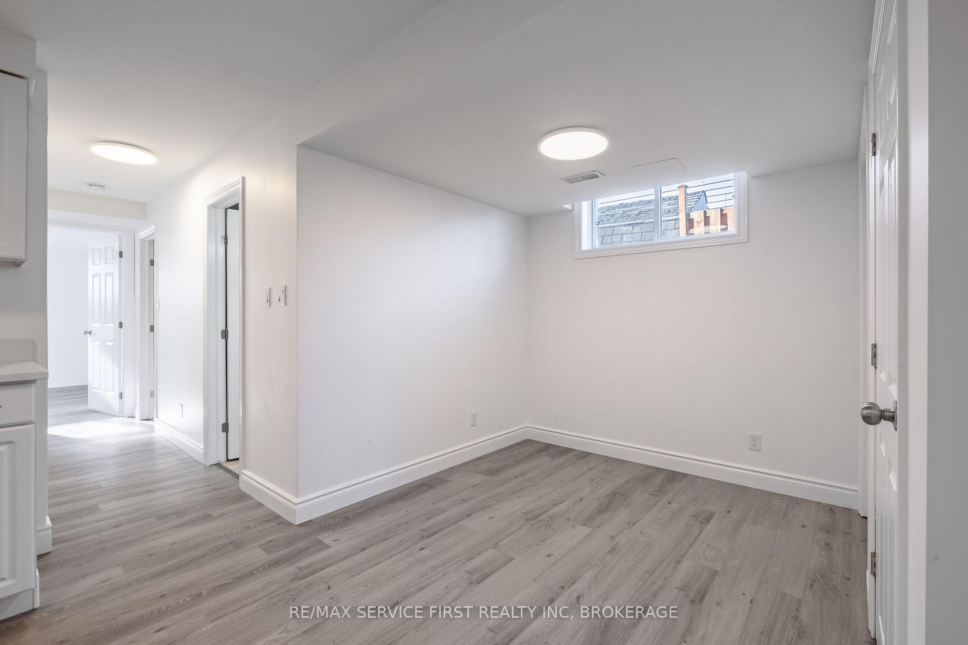Photo 18 of 906 Uxbridge Crescent, Kingston, East Gardiners Rd — HOMEH